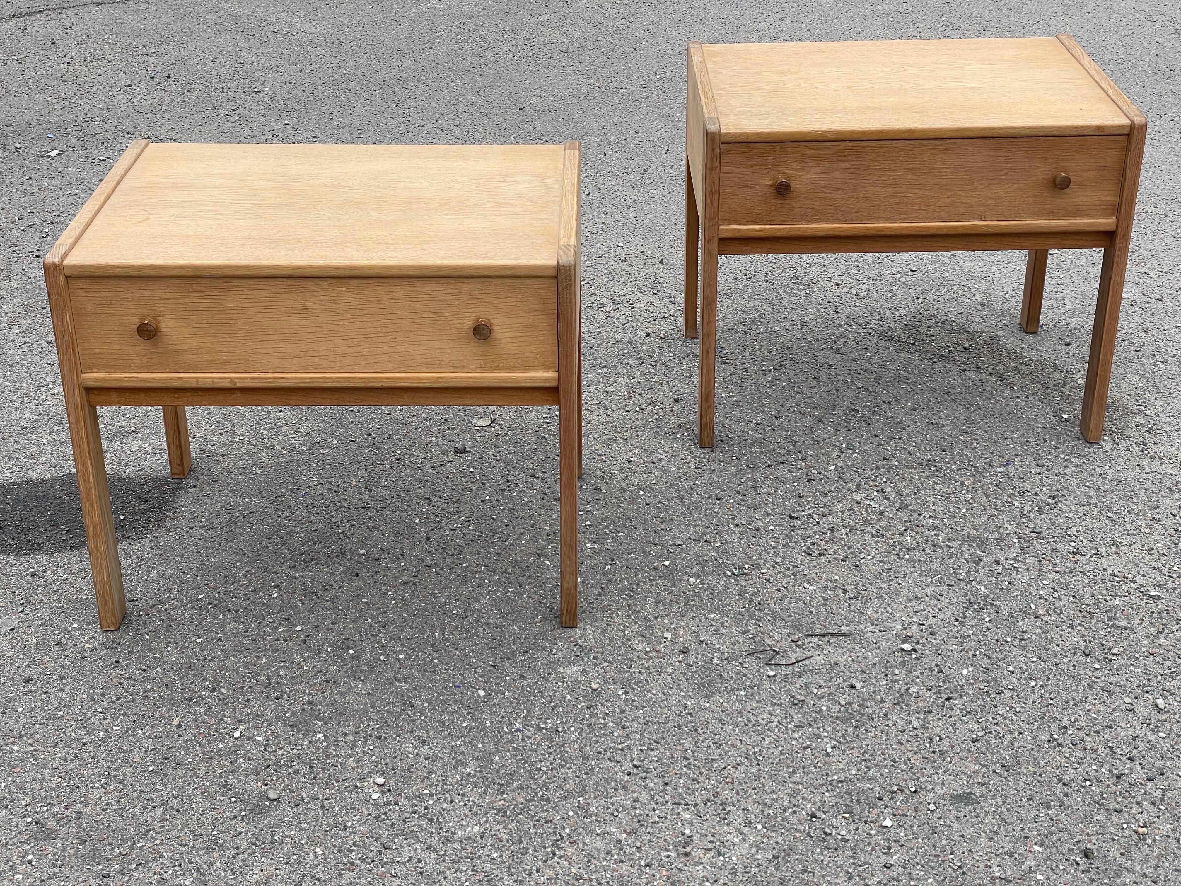 A set of simple Danish oak nightstands from the 1960´s 2