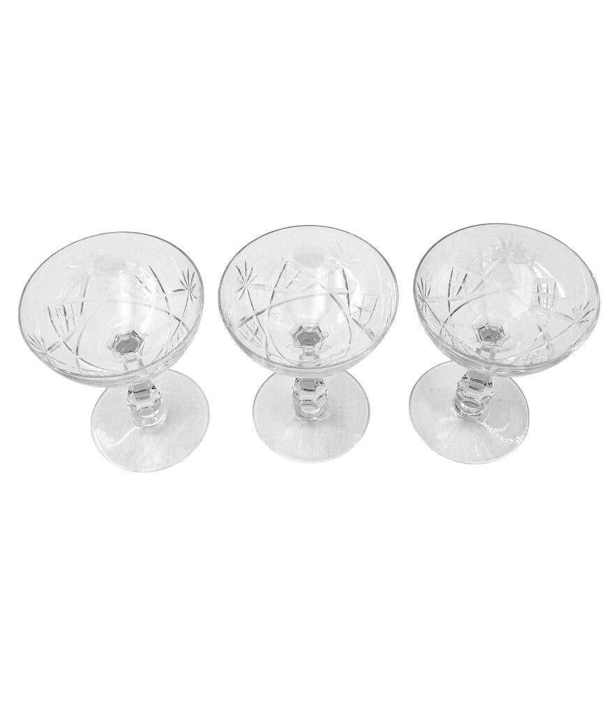 Ensemble de six coupes à champagne en cristal 