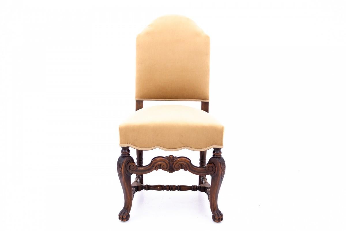Début du 20ème siècle Un ensemble de six chaises anciennes datant d'environ 1900, Europe occidentale. Après la rénovation en vente
