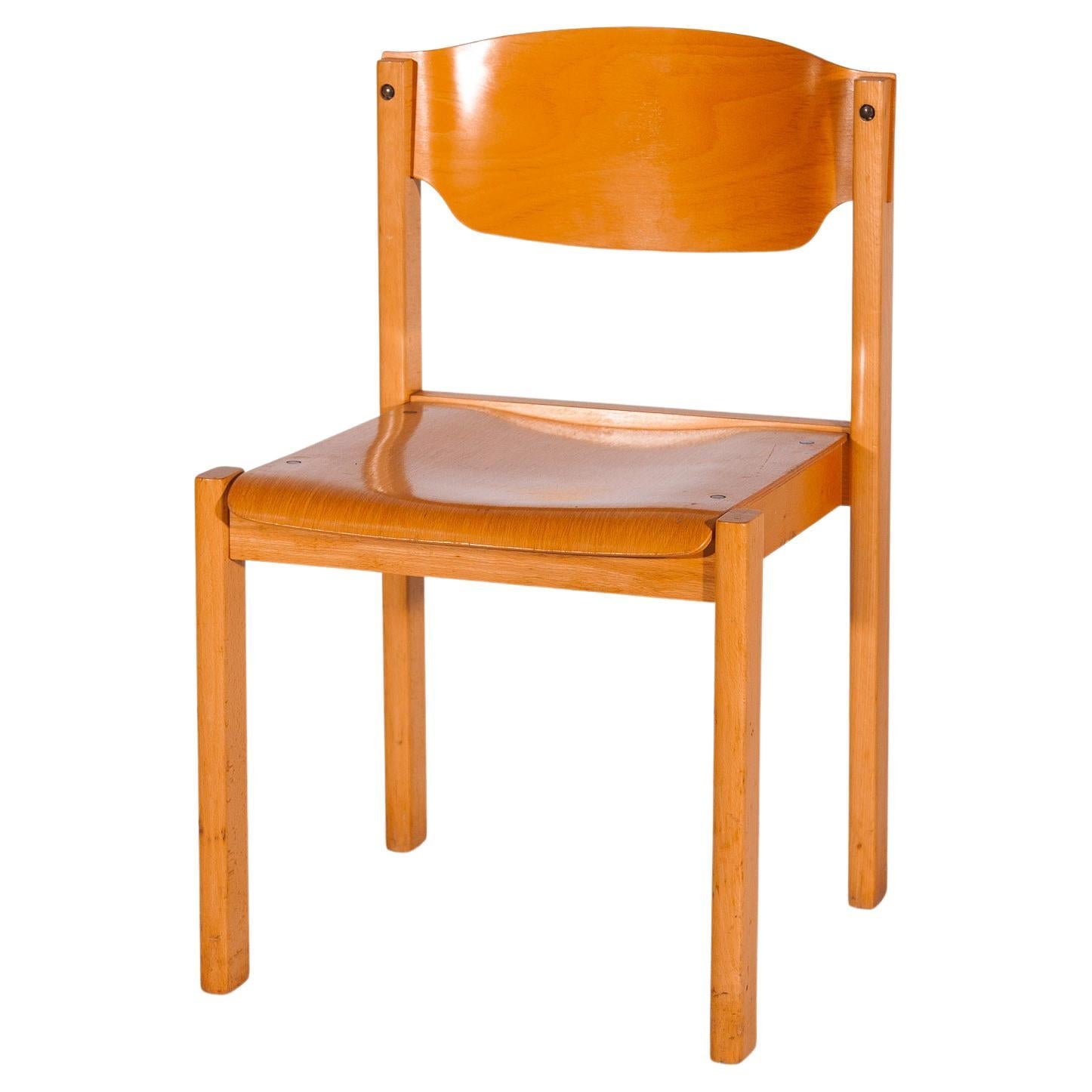 Ensemble de six chaises empilables dans le style de Roland Rainer, hêtre, années 1970, Allemagne.
Six chaises de salle à manger Mid-Century Modern fabriquées à la main en hêtre et en contreplaqué ; une icône classique et populaire du mobilier