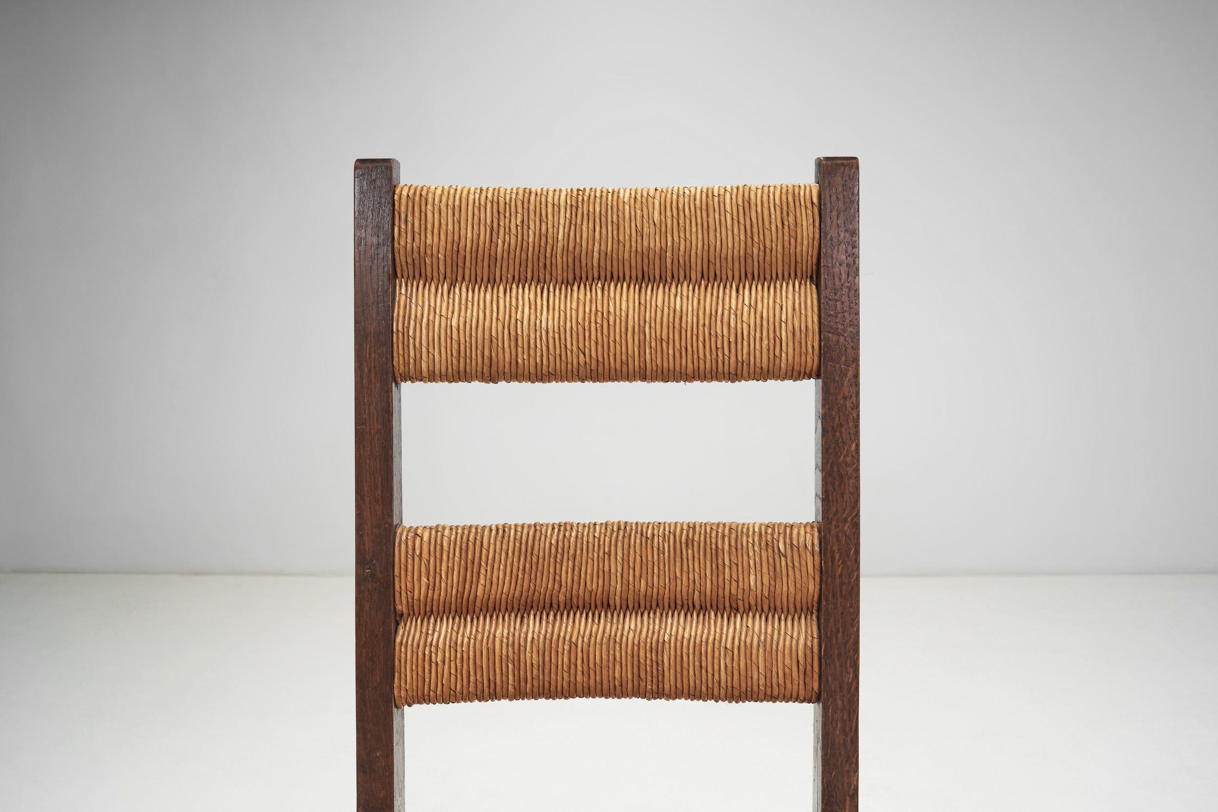 Sechs Stühle aus Rohr und Holz mit skulpturalen Beinen, Europa um 1940 (Mitte des 20. Jahrhunderts) im Angebot