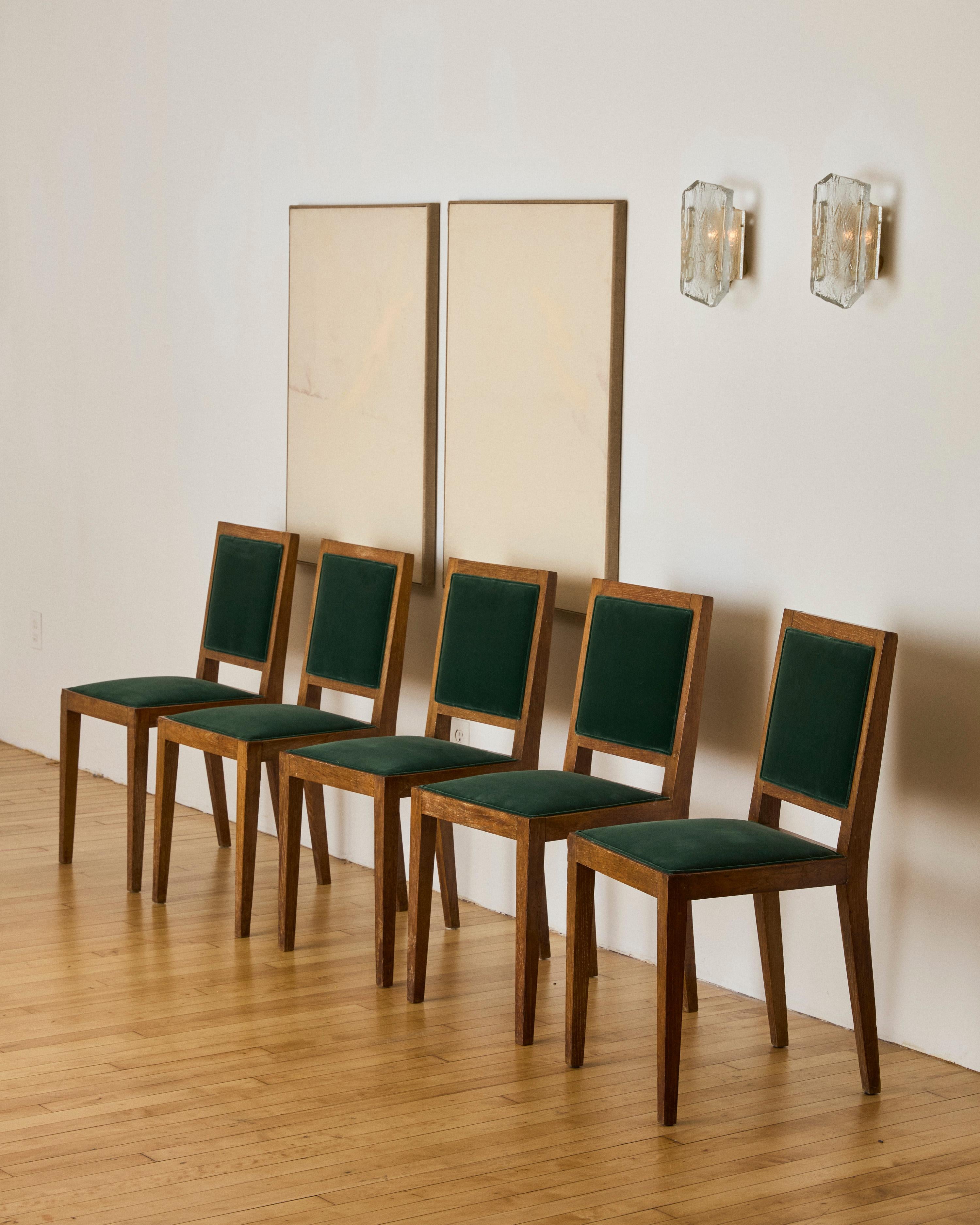 Un set di sei sedie da pranzo in rovere cerato attribuite a Rene Gabriel in vendita 1