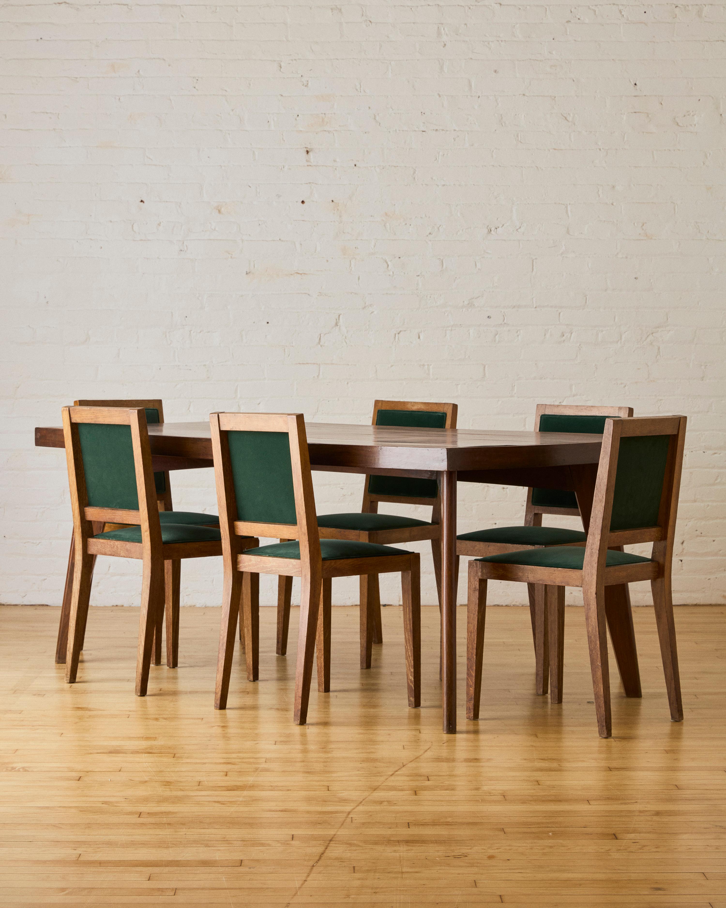 Un set di sei sedie da pranzo in rovere cerato attribuite a Rene Gabriel in vendita 2
