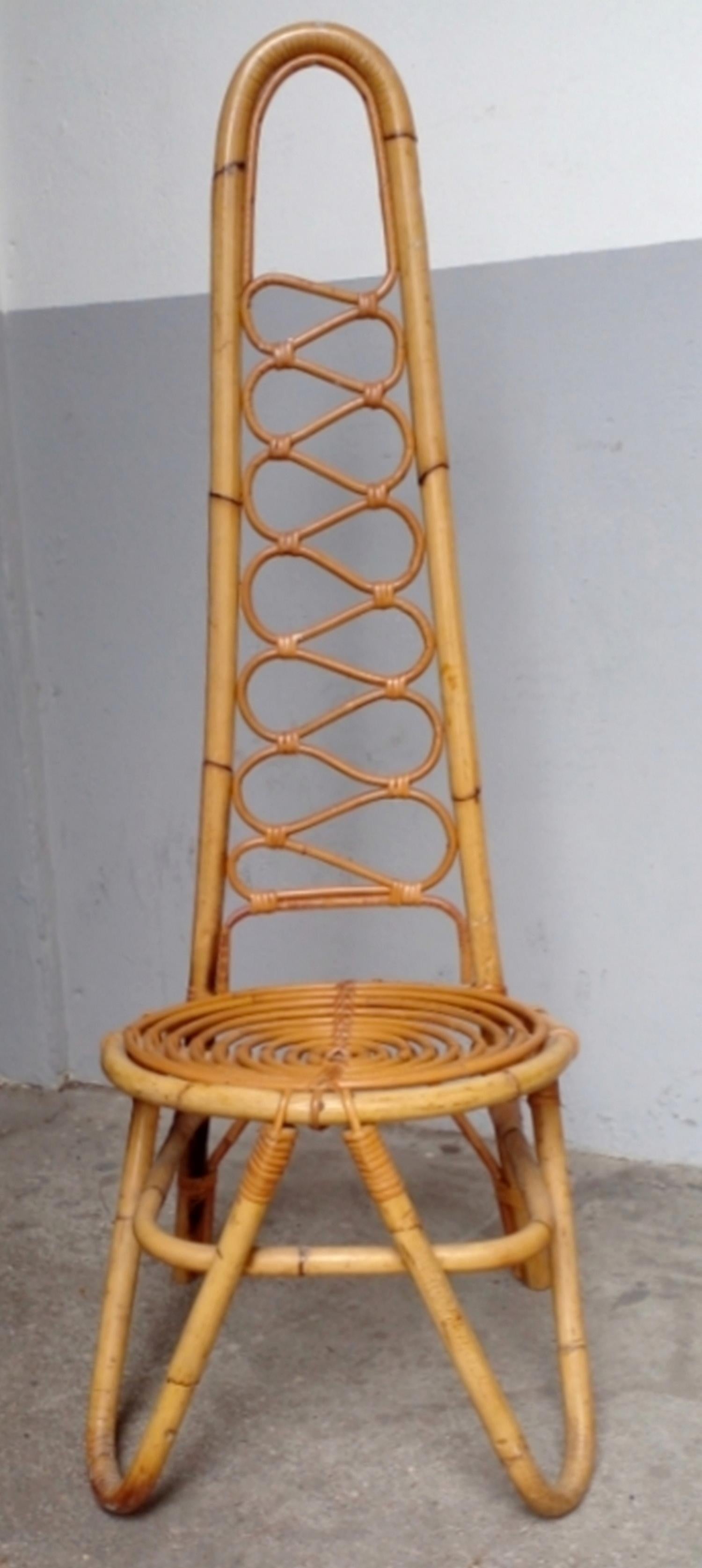 Six chaises à dossier haut en rotin et bambou, fabriquées par Bonacina en Italie vers 1960.
En parfait état.

Giovanni Bonacina a commencé son activité en 1889 à Lurago d'Erba, au nord de Milan, en combinant deux métiers traditionnels, la