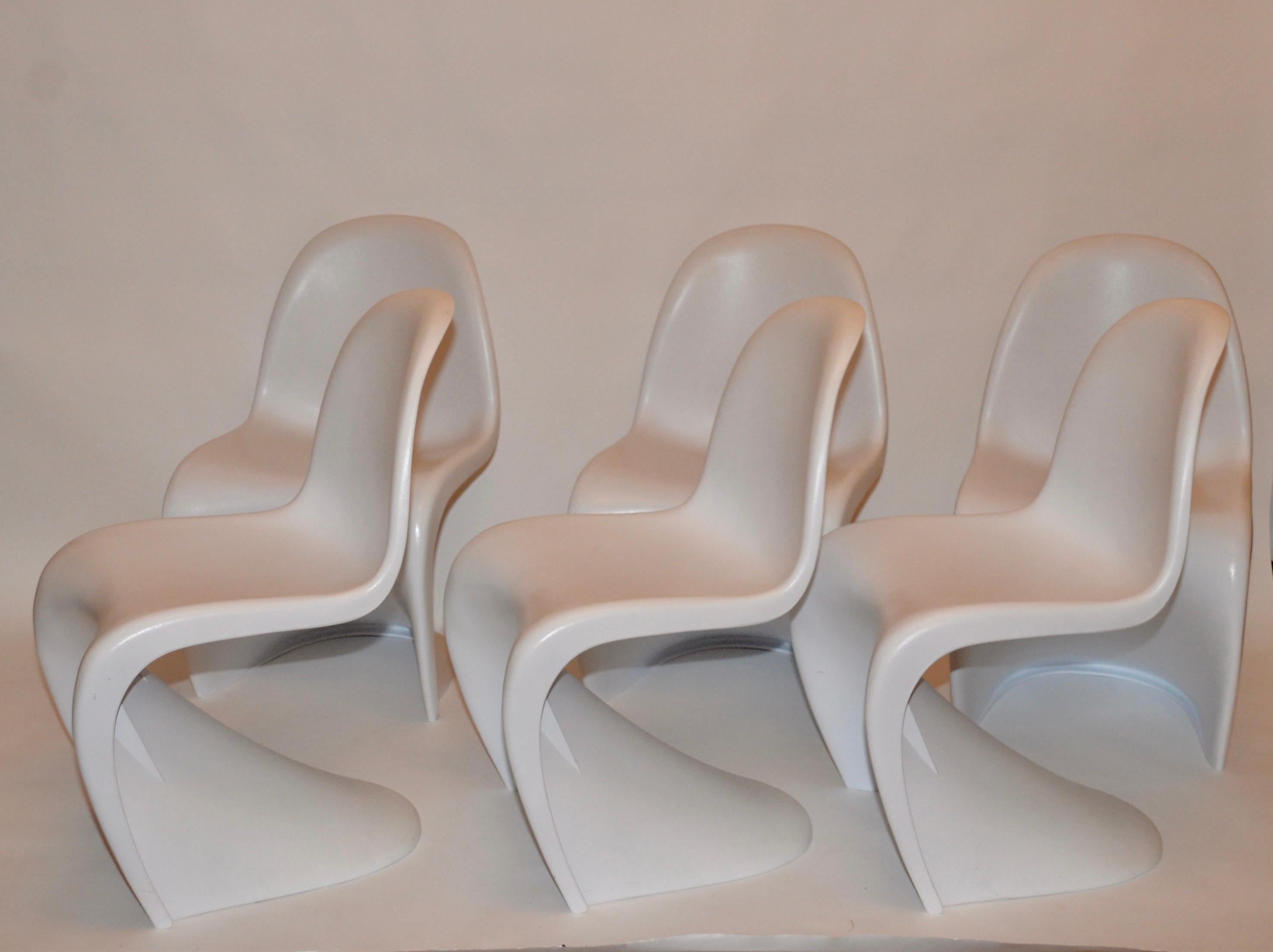 Mid-Century Modern Set of Six Chairs in the Style of the Verner Panton S Chair