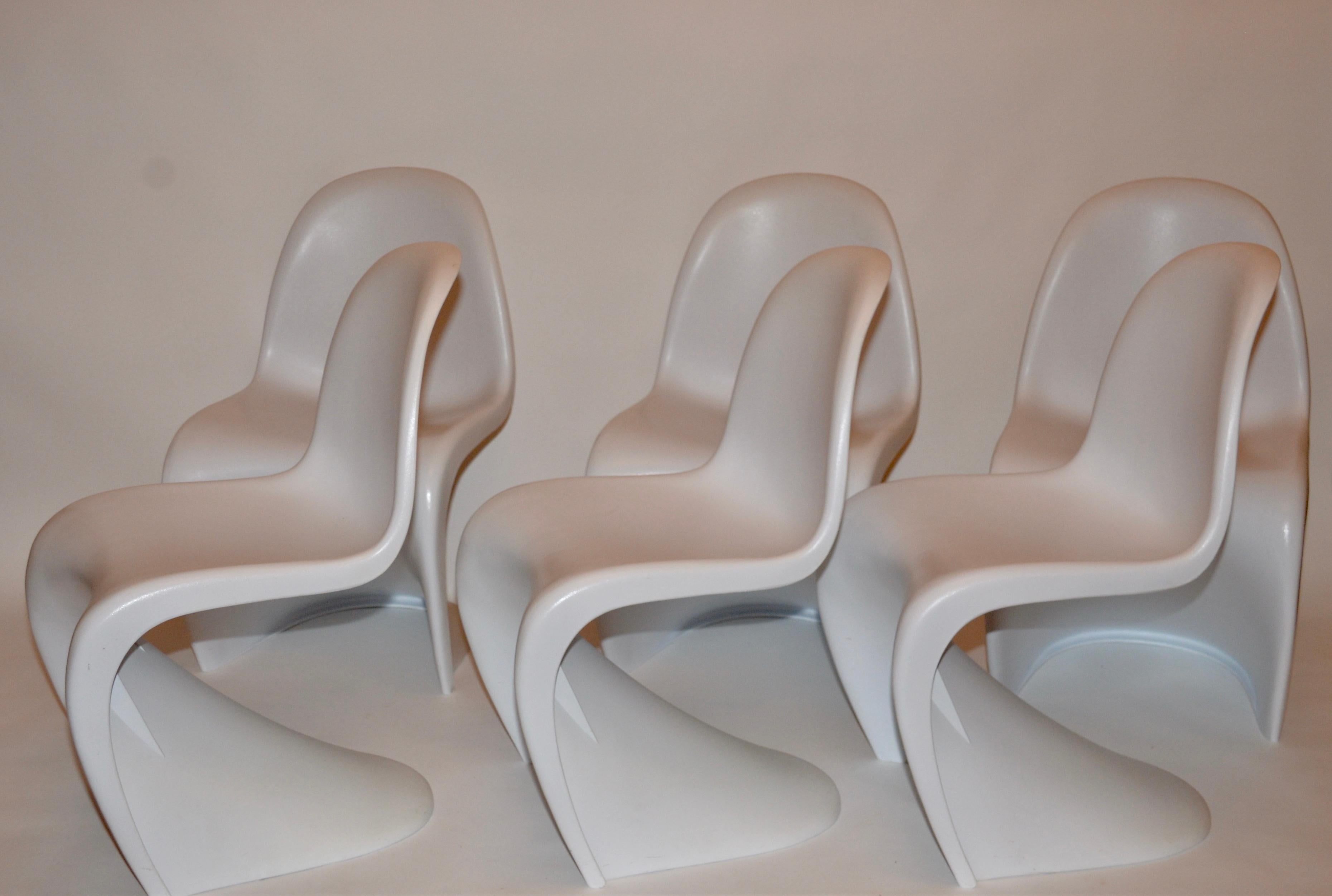 Set of Six Chairs in the Style of the Verner Panton S Chair In Good Condition In Crowborough, East Sussex