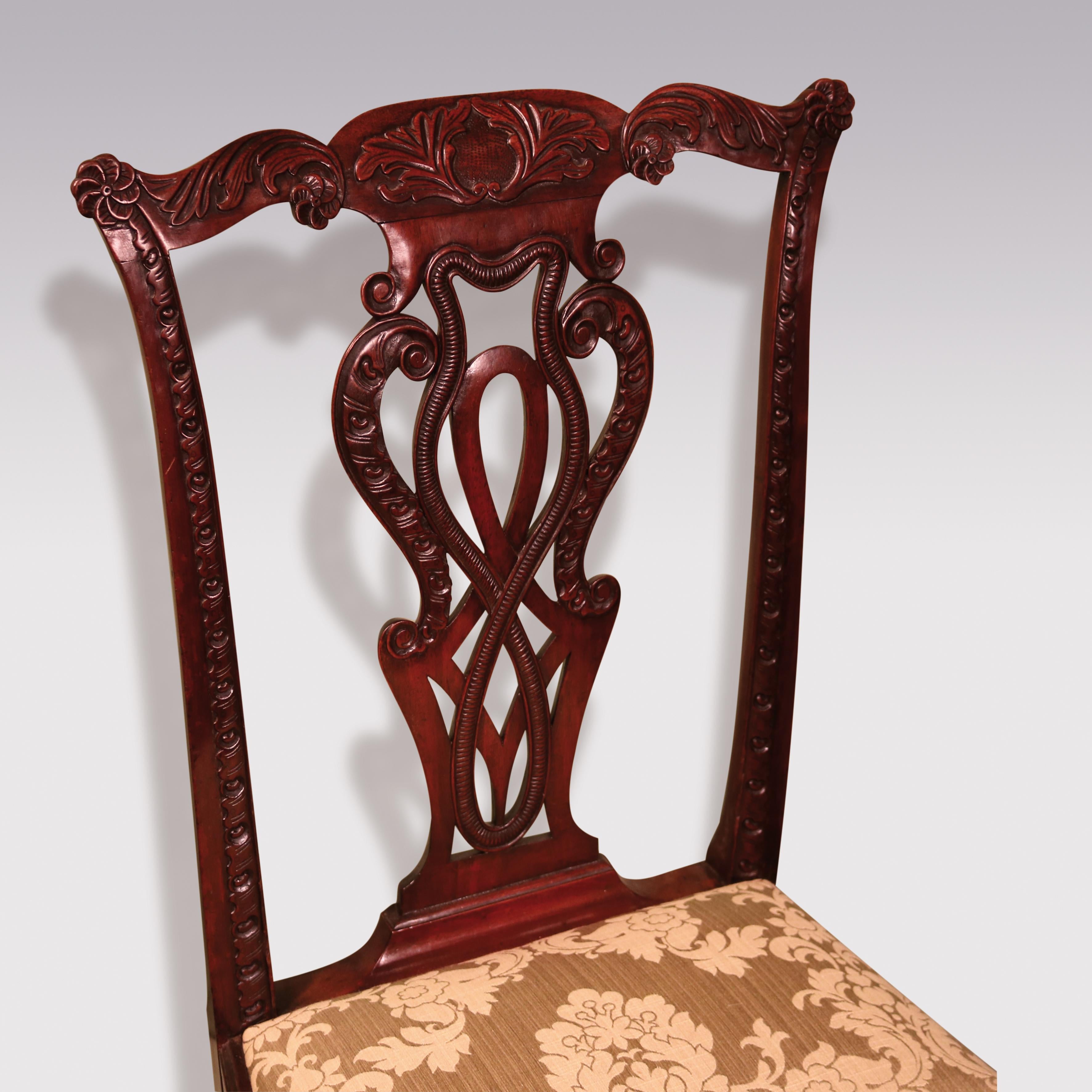 Set of Six Chippendale Period Carved Mahogany Single Chairs In Good Condition For Sale In London, GB