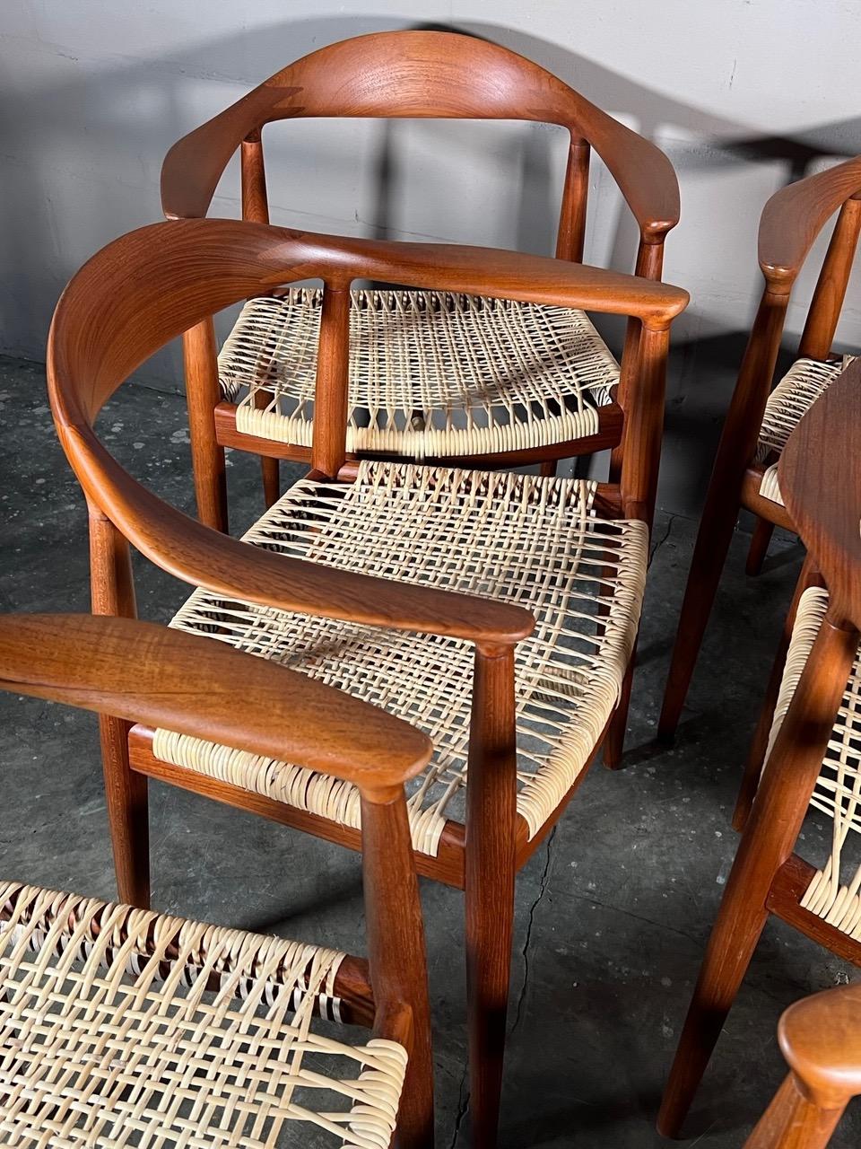 Set of Six Classic Chairs by Hans Wegner Johannes Hansen, Denmark For Sale 4