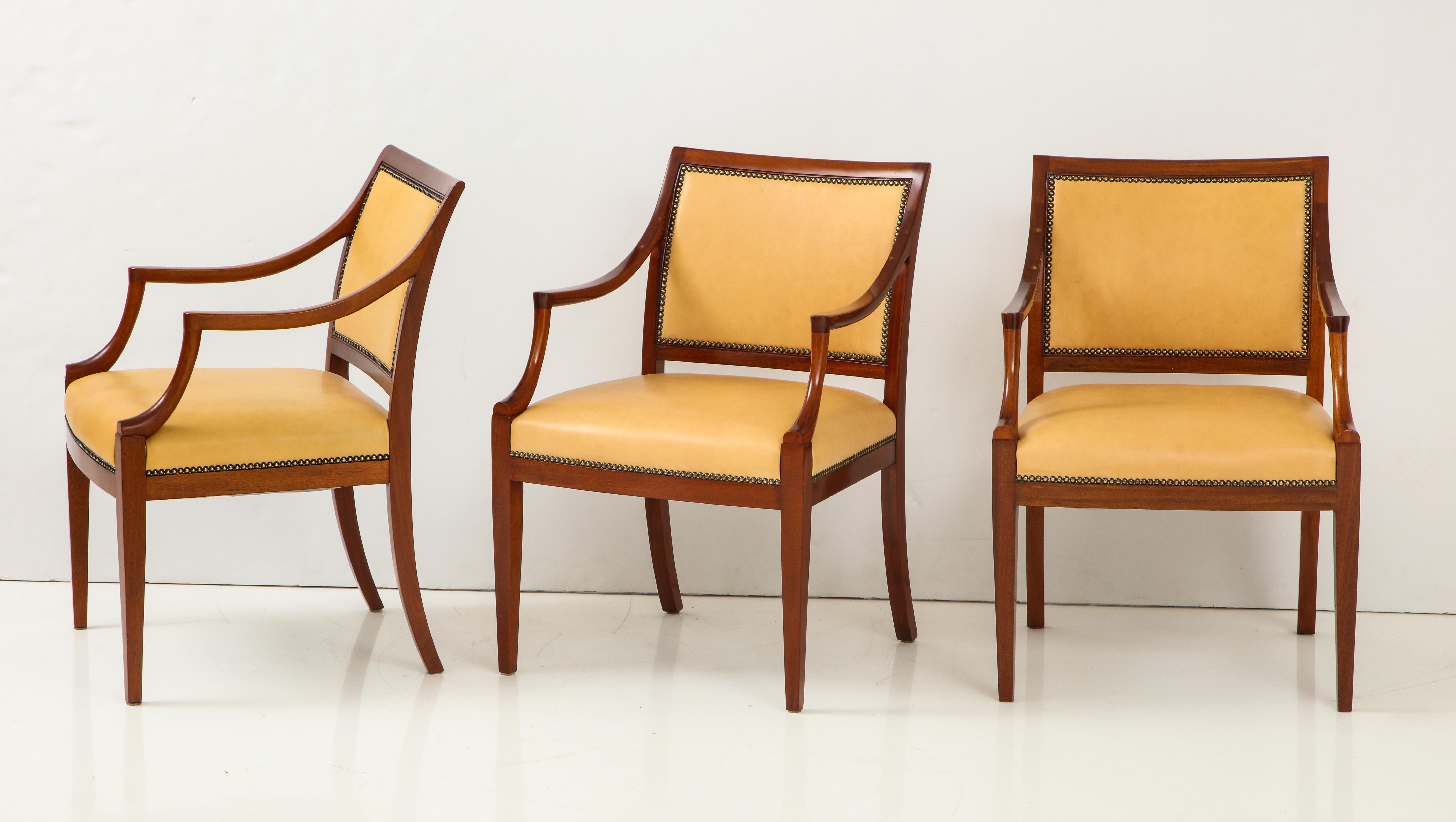 Set of Four Danish Mahogany Open Armchairs by Frits Henningsen, circa 1940s In Good Condition In New York, NY