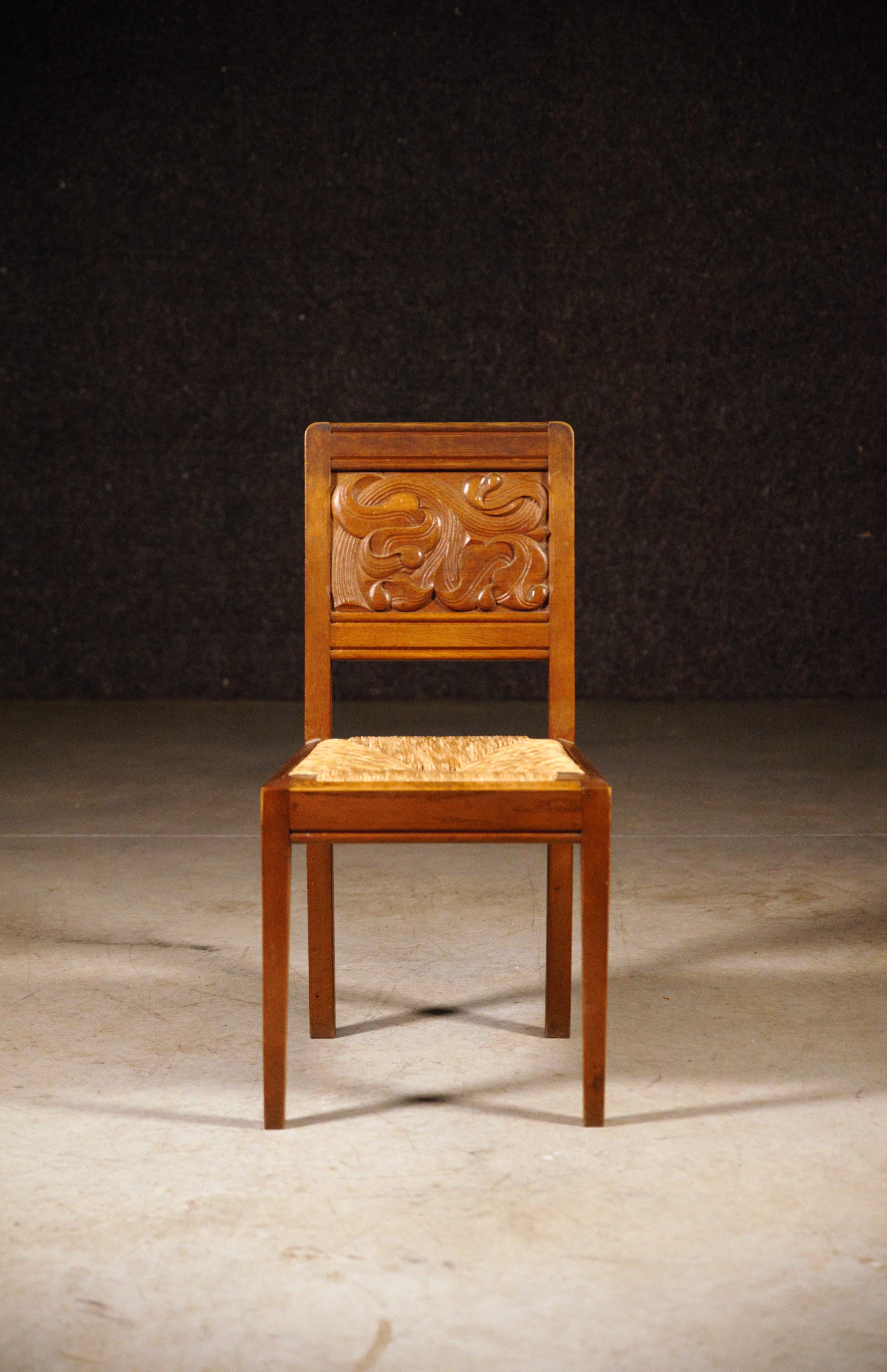 A rare set of 6 dining chairs by Joseph Savina

Model : Saint Gonéry

Oak and original rush

In good original condition