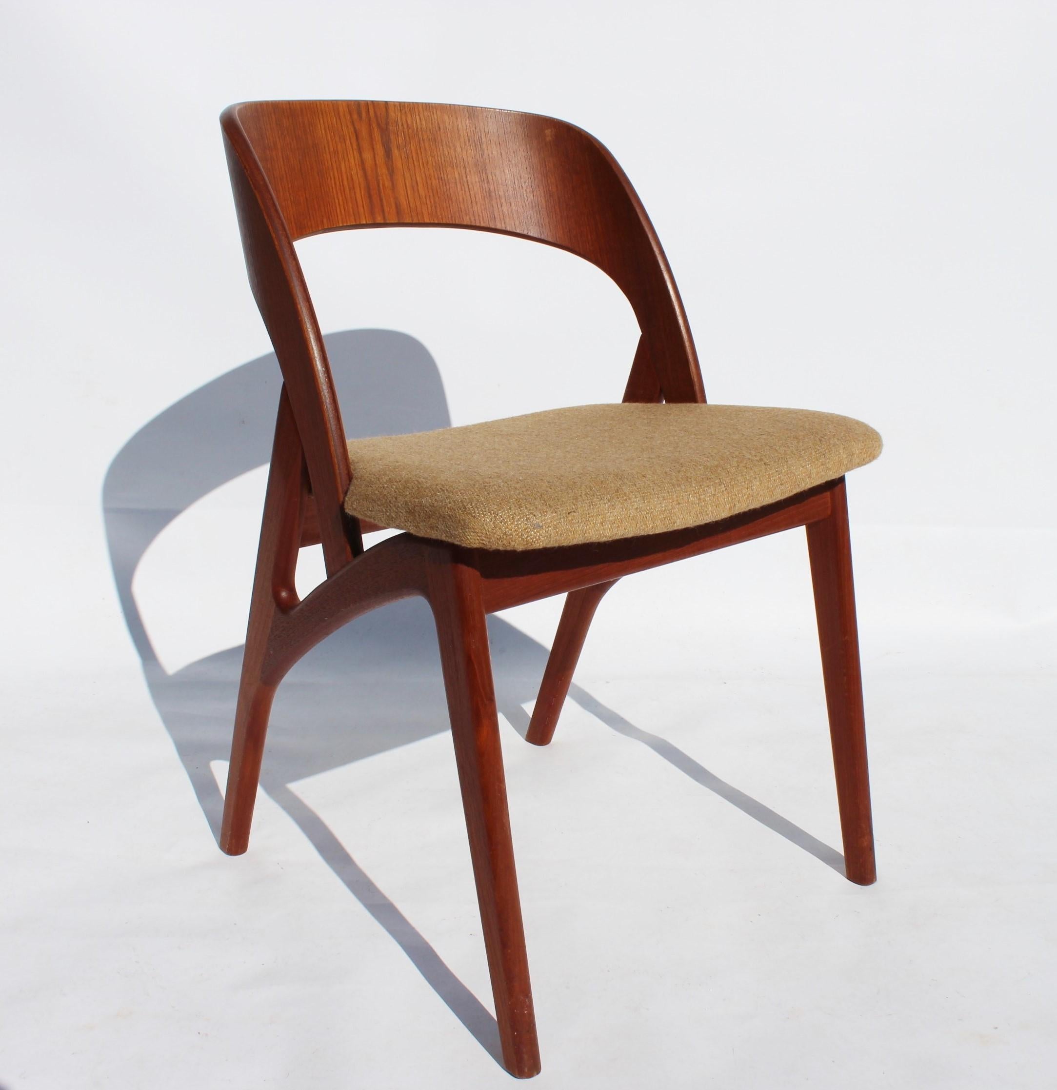 Mid-20th Century Set of Six Dining Room Chairs in Teak and Light Fabric of Danish Design, 1960s