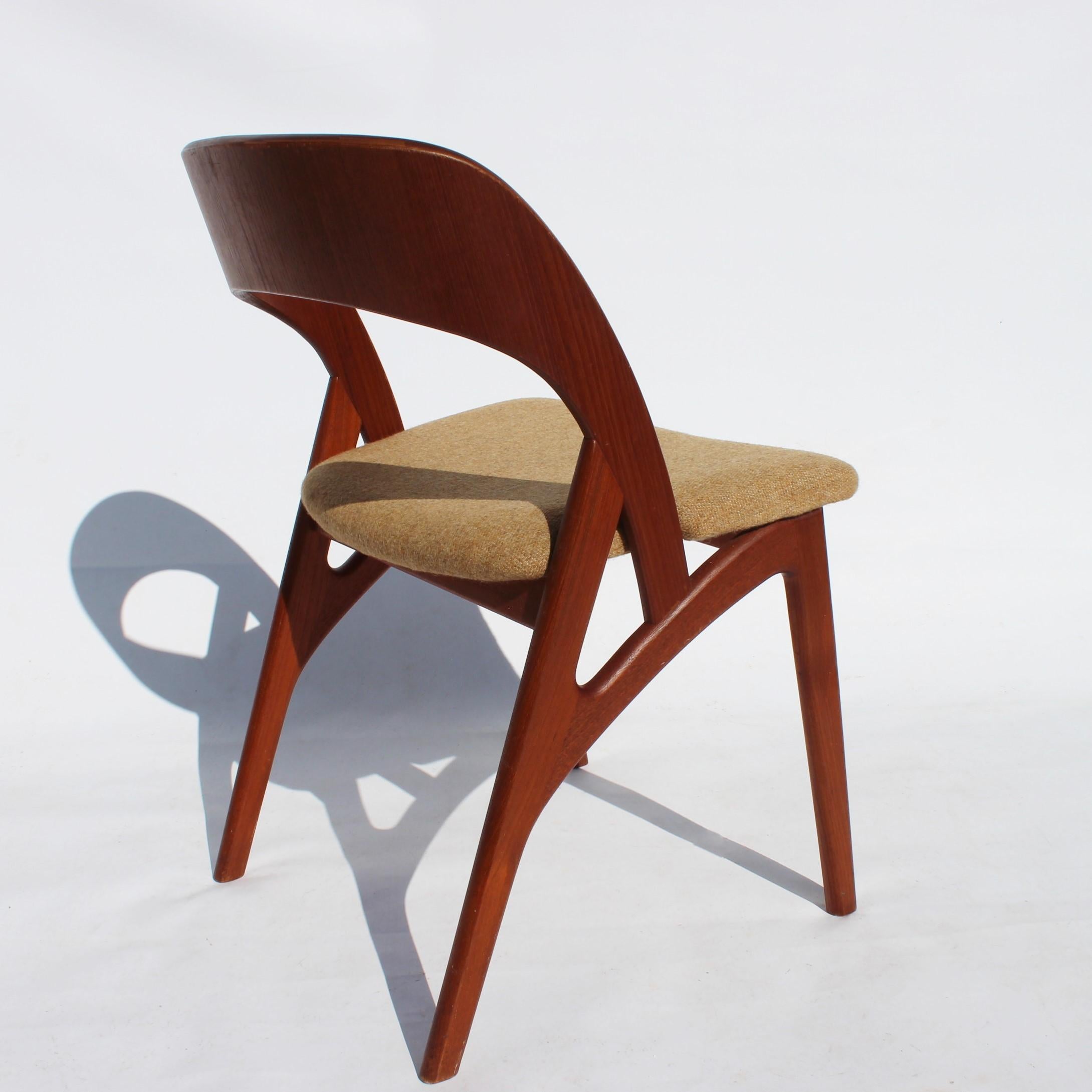 Set of Six Dining Room Chairs in Teak and Light Fabric of Danish Design, 1960s 2