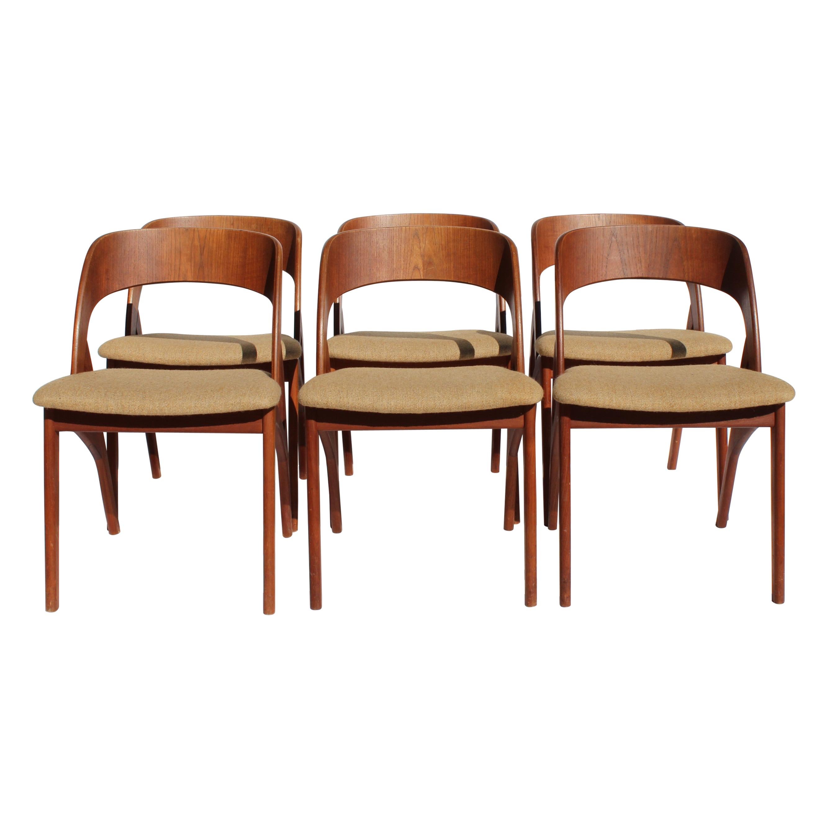 Set of Six Dining Room Chairs in Teak and Light Fabric of Danish Design, 1960s