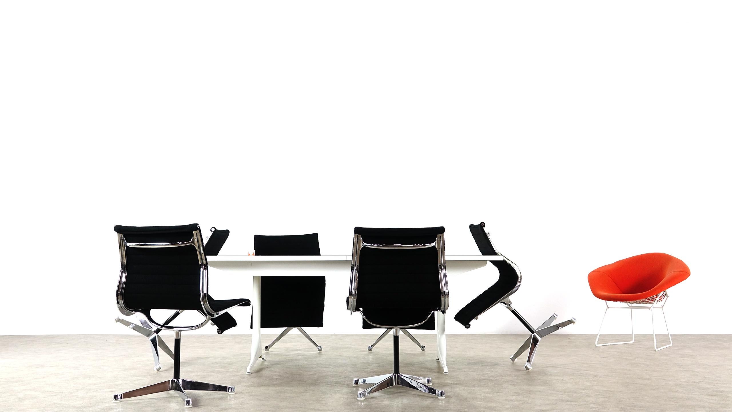Aluminum Set of Six EA 105 Charles & Ray Eames Office Chairs for Herman Miller 1958