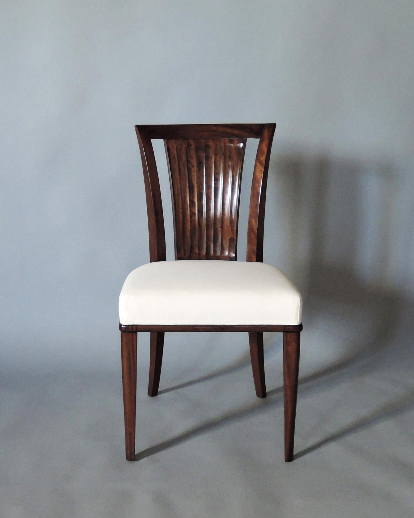 Sechs französische Art-déco-Esszimmerstühle aus Mahagoni von Gaston Poisson (Art déco) im Angebot