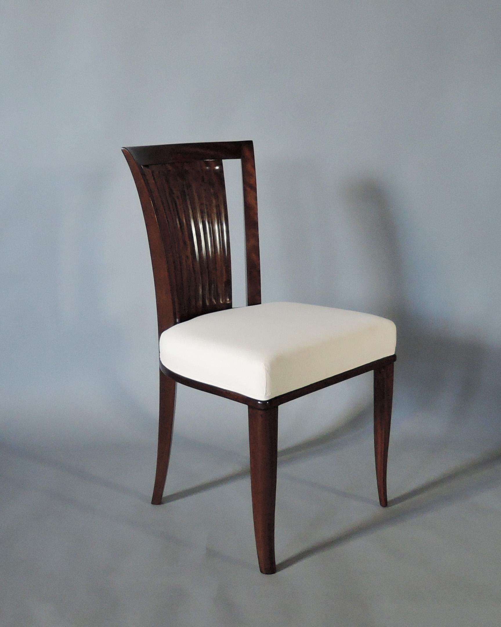 Sechs französische Art-déco-Esszimmerstühle aus Mahagoni von Gaston Poisson (Französisch) im Angebot