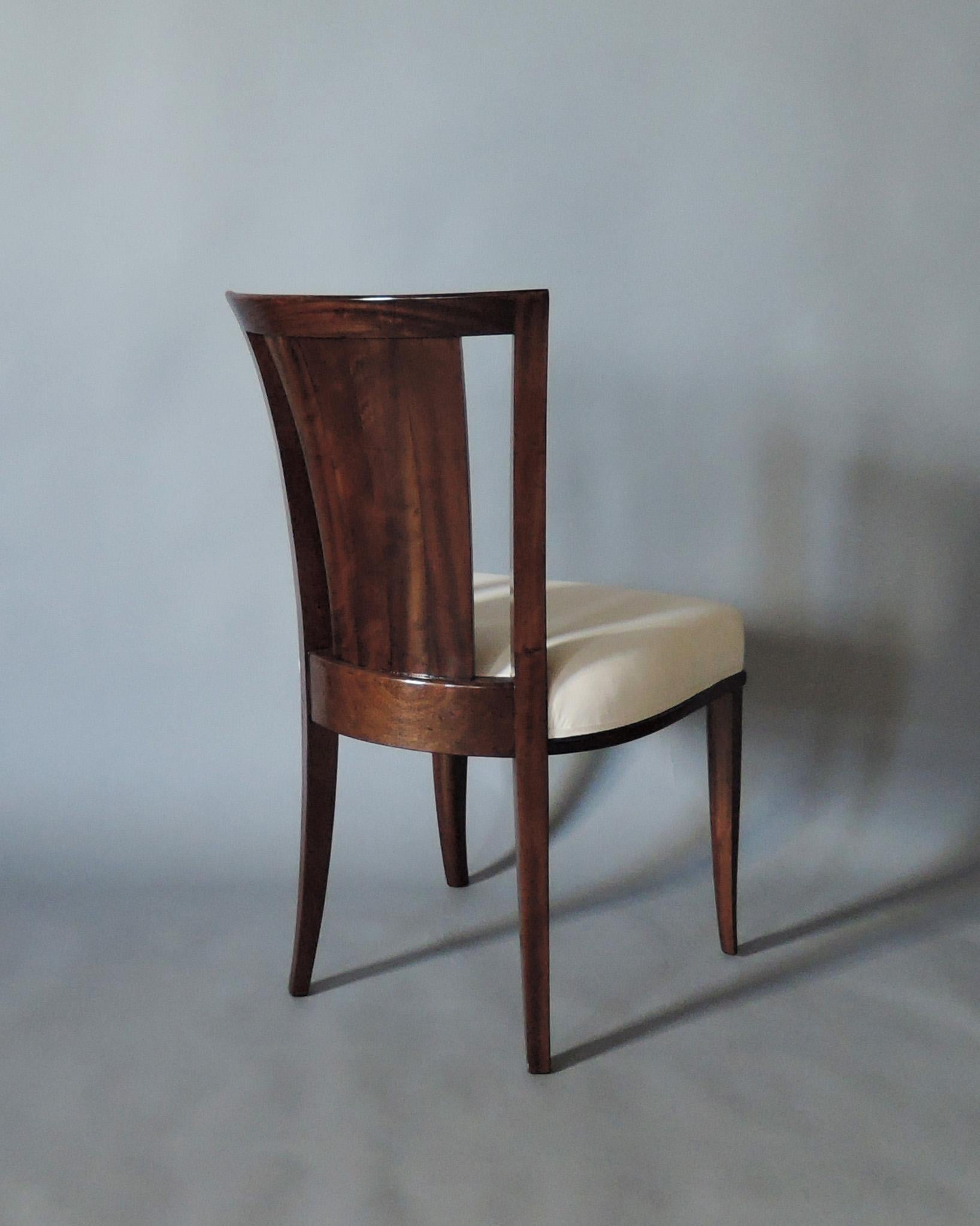 Sechs französische Art-déco-Esszimmerstühle aus Mahagoni von Gaston Poisson (Mitte des 20. Jahrhunderts) im Angebot