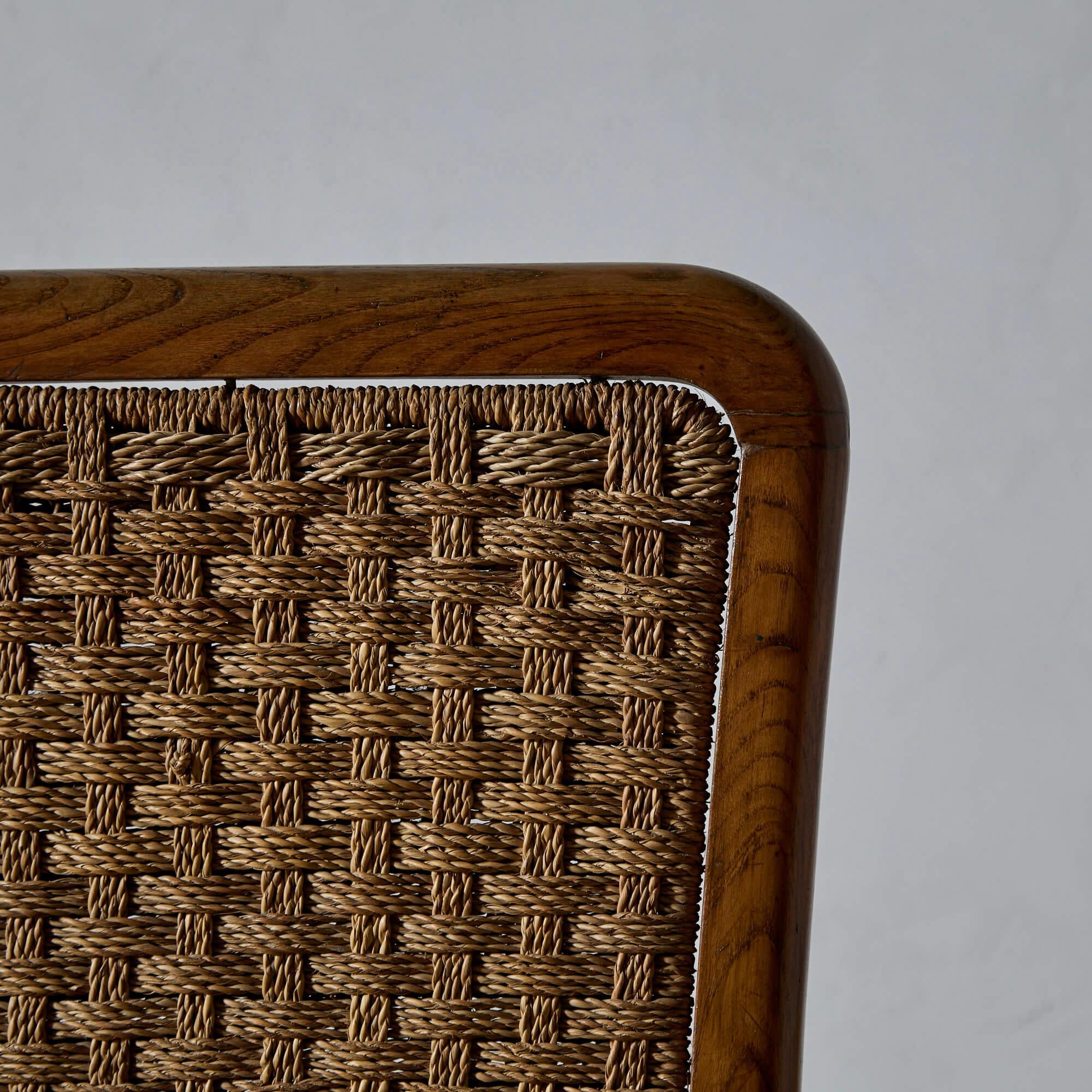 Un set di sei sedie da pranzo in Oak francese e in seagrass intrecciato in vendita 1