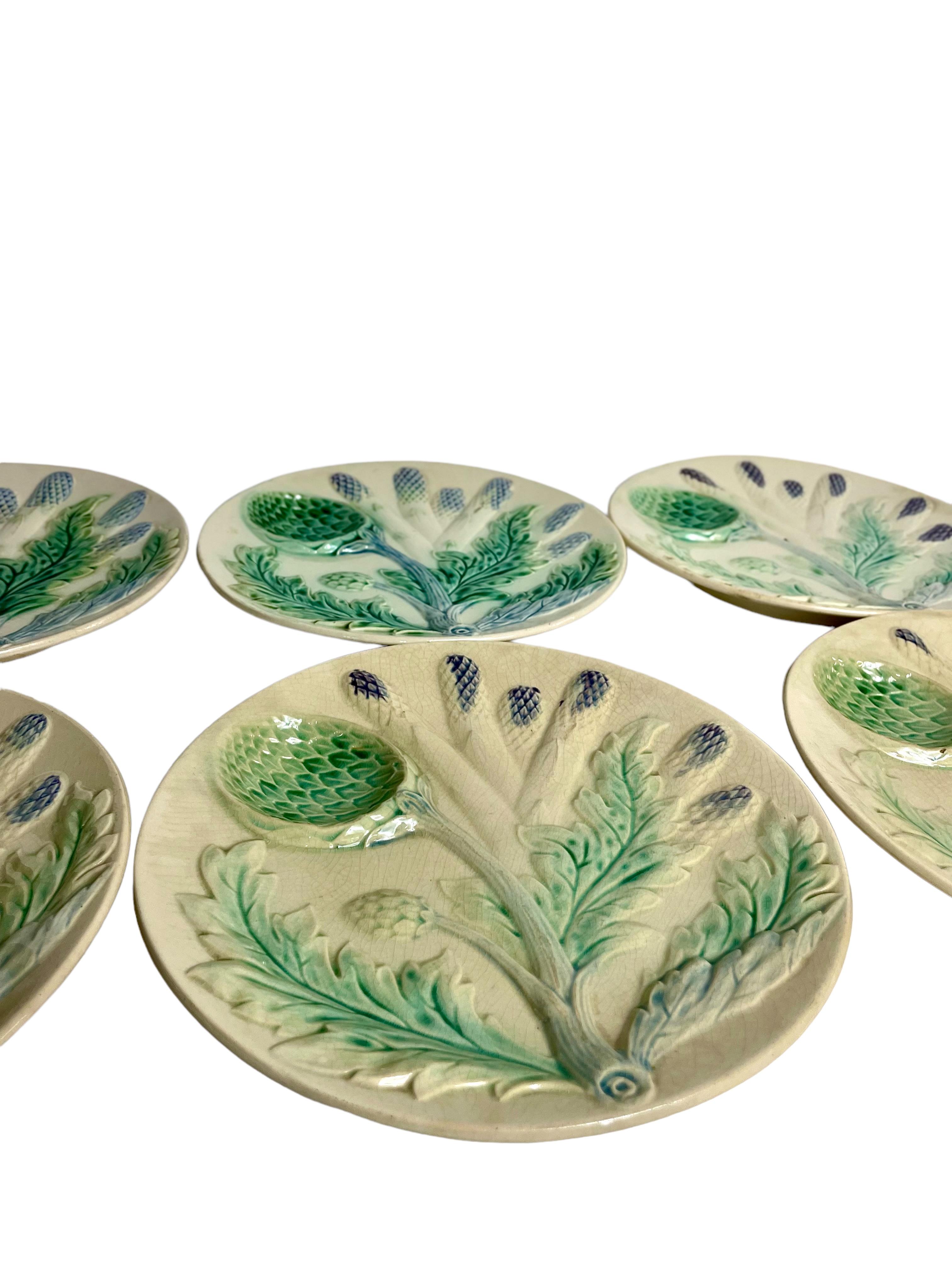 Set of Six French Majolica Porcelain Asparagus/Artichoke plates In Good Condition In LA CIOTAT, FR