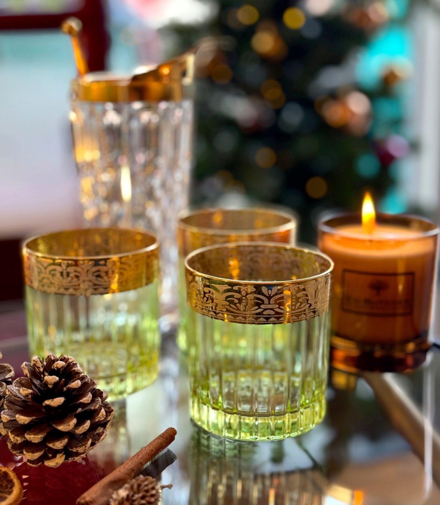 Un ensemble de six gobelets italiens en cristal vert Artemisia avec décorations en or 24 ct. en vente 2