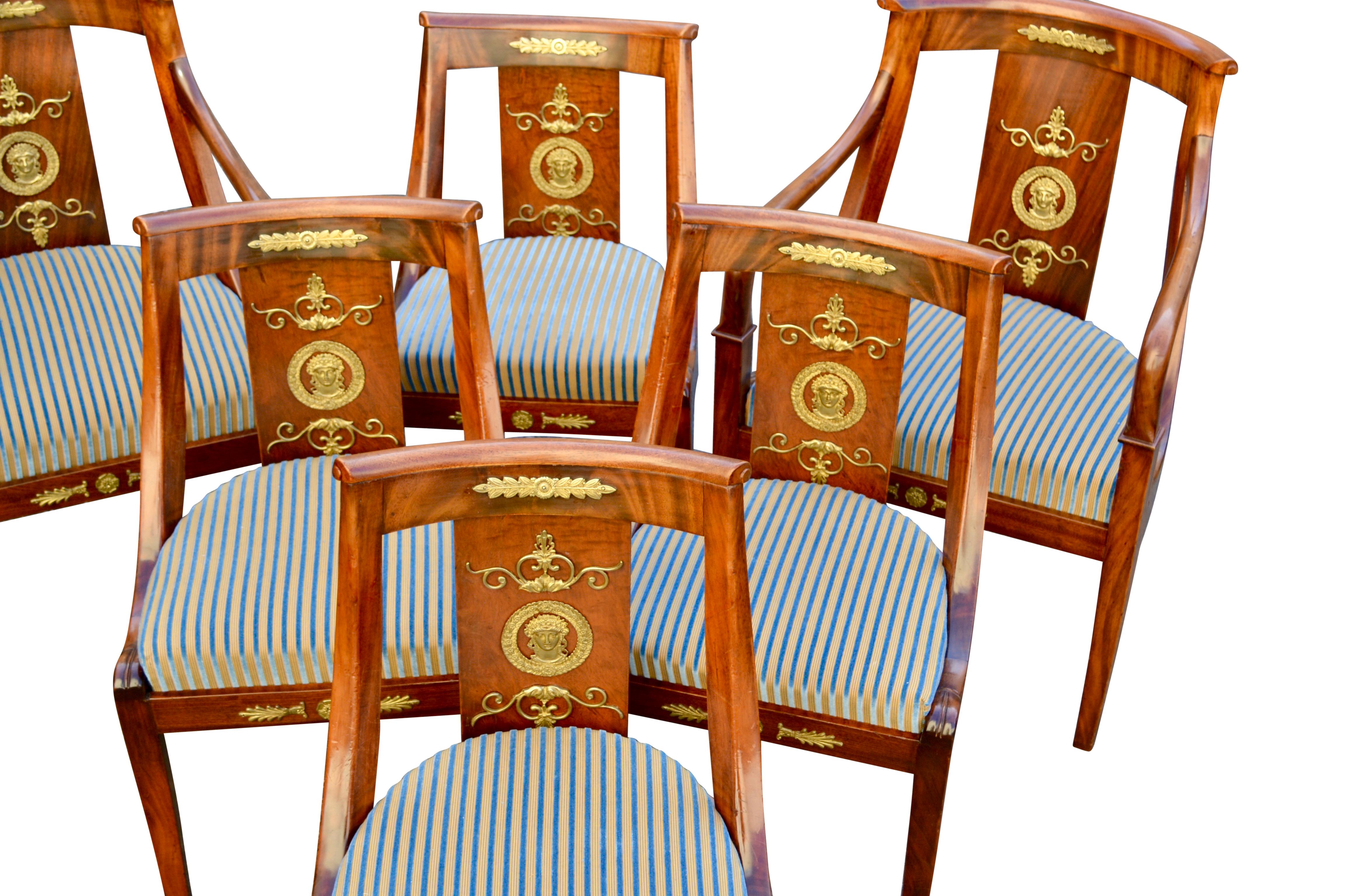 Ensemble de six chaises Gondola de style Empire de la fin du XIXe siècle en vente 2