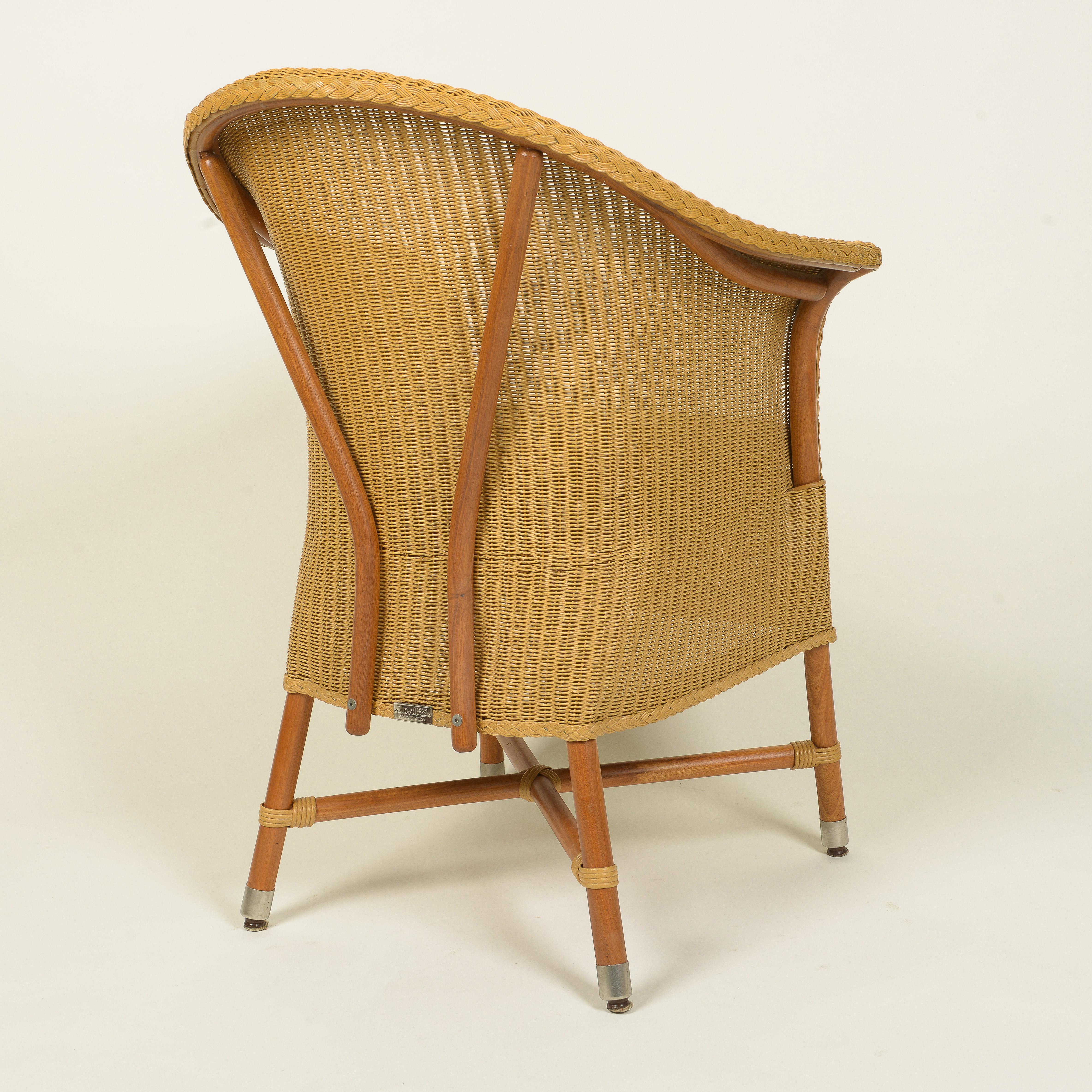 Italian A Set of Six Lloyd Loom Wicker Dining Chairs For Sale
