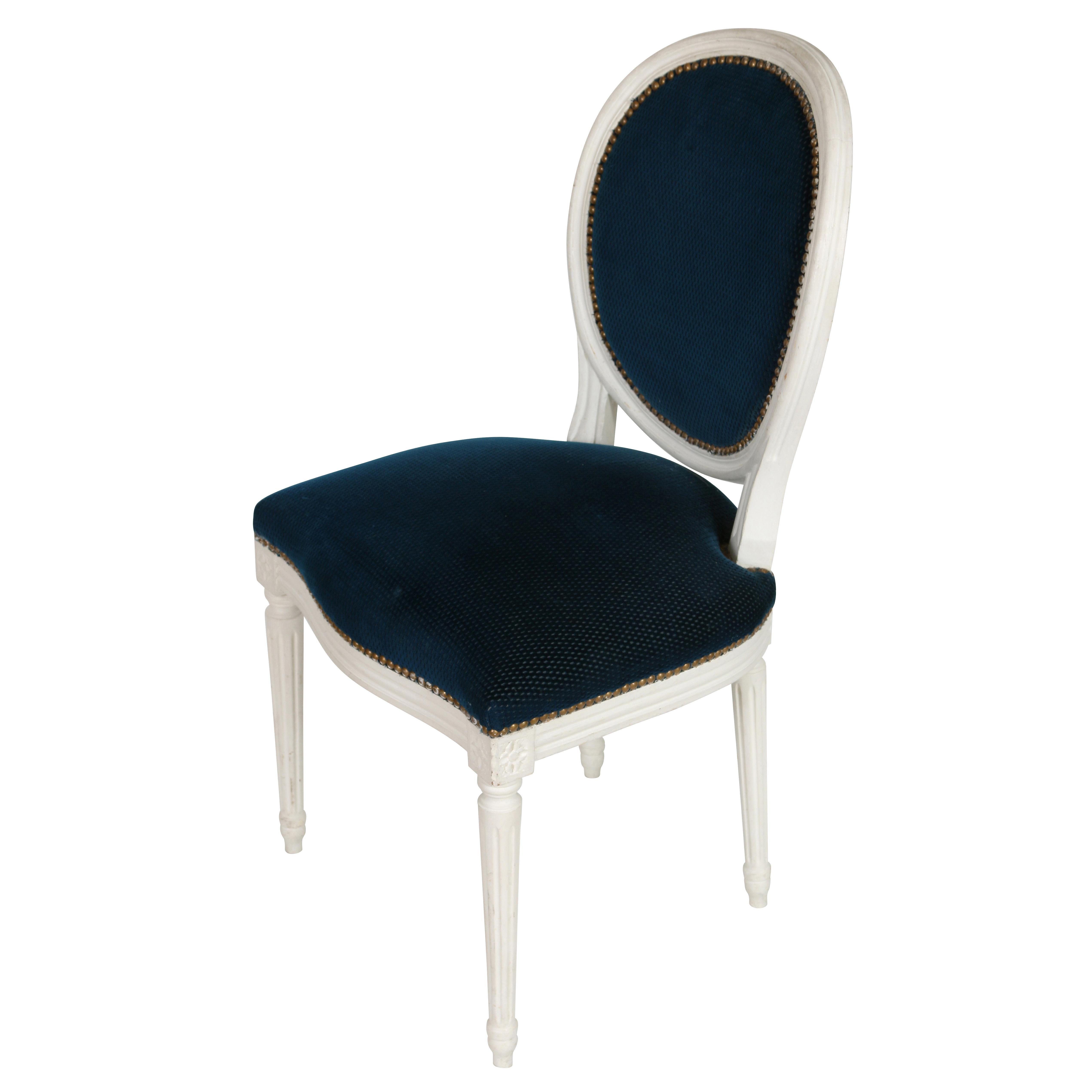 20ième siècle Ensemble de six chaises de salle à manger de style Louis XVI en vente