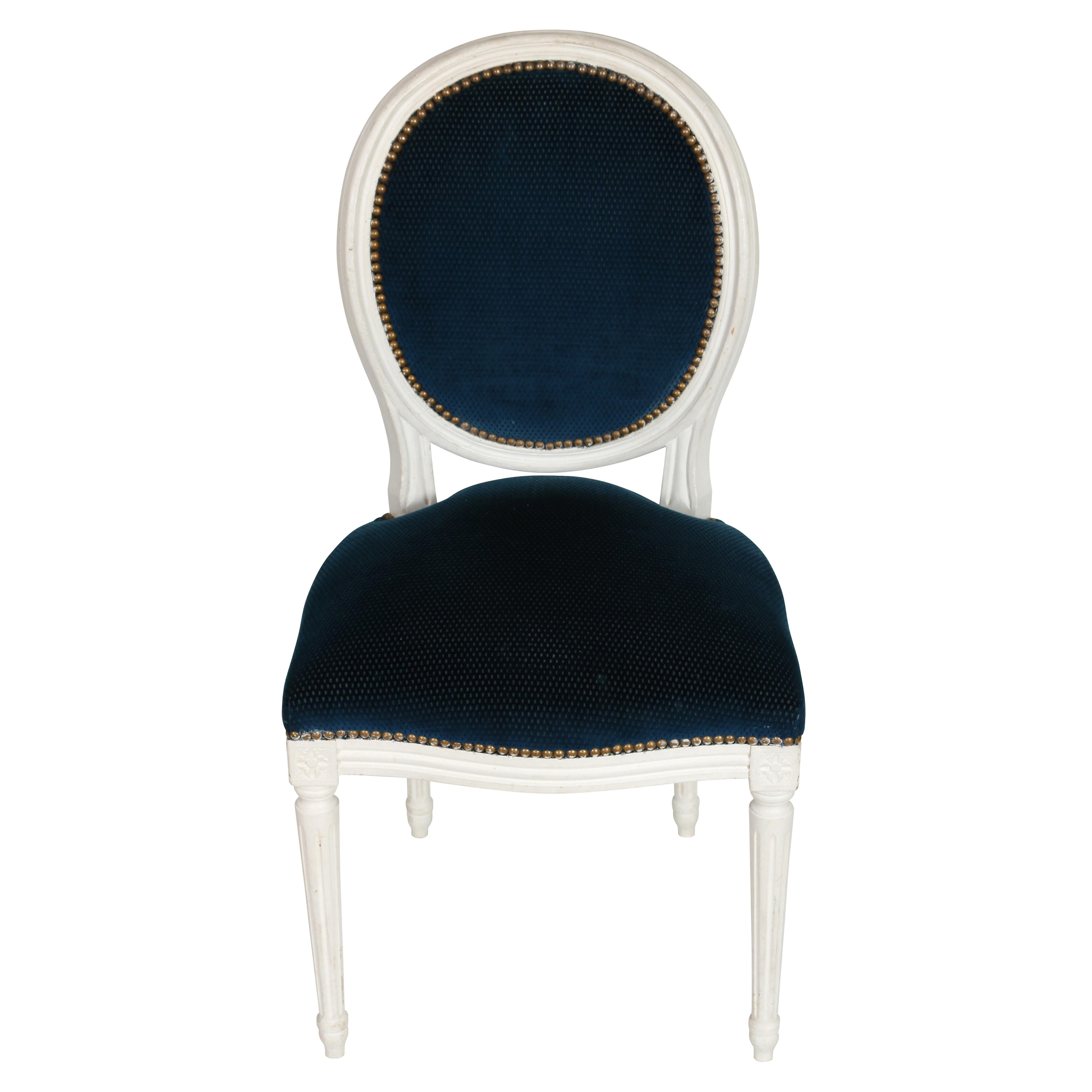 Bois Ensemble de six chaises de salle à manger de style Louis XVI en vente