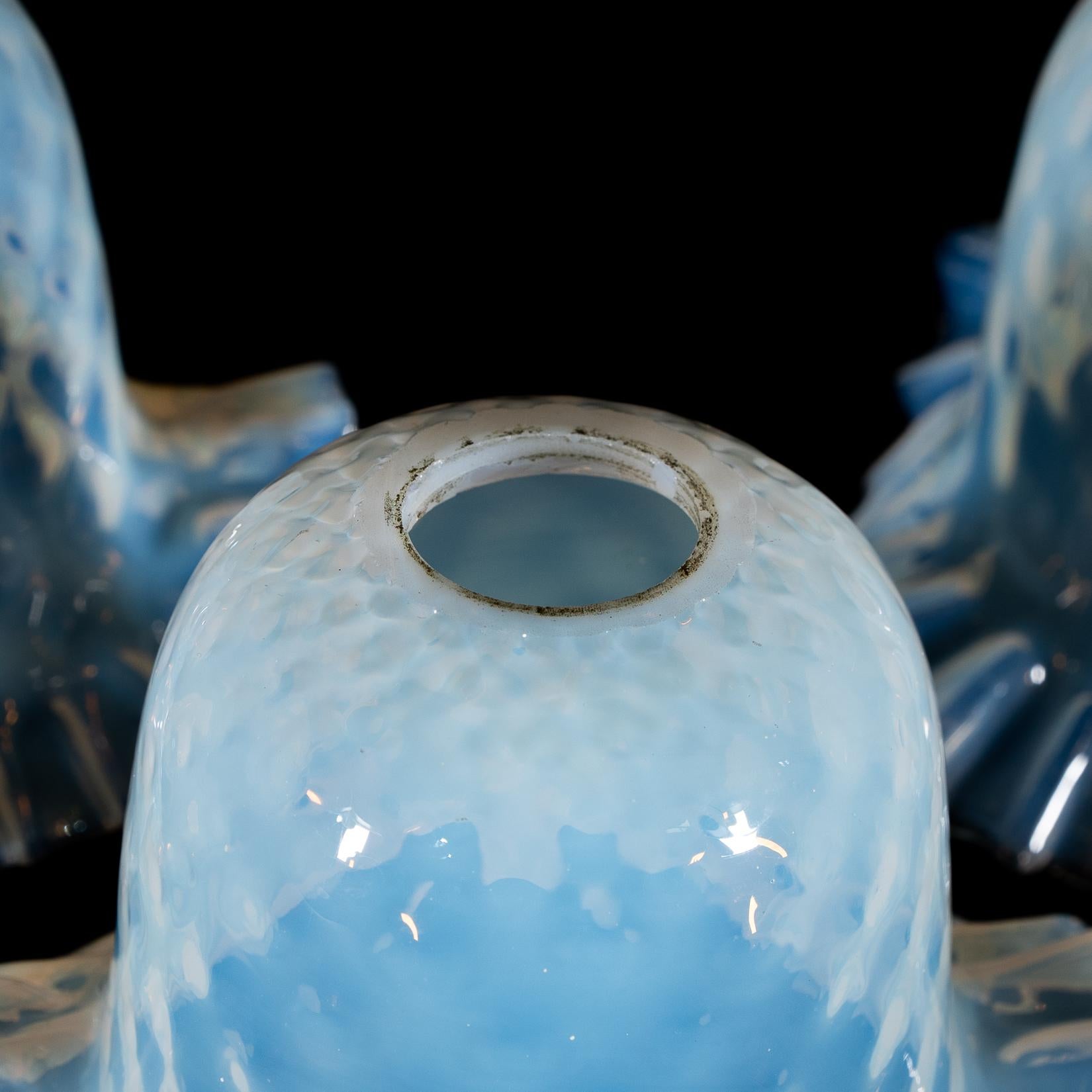 Un set di sei paralumi in vetro di vaselina blu opalescente in vendita 9