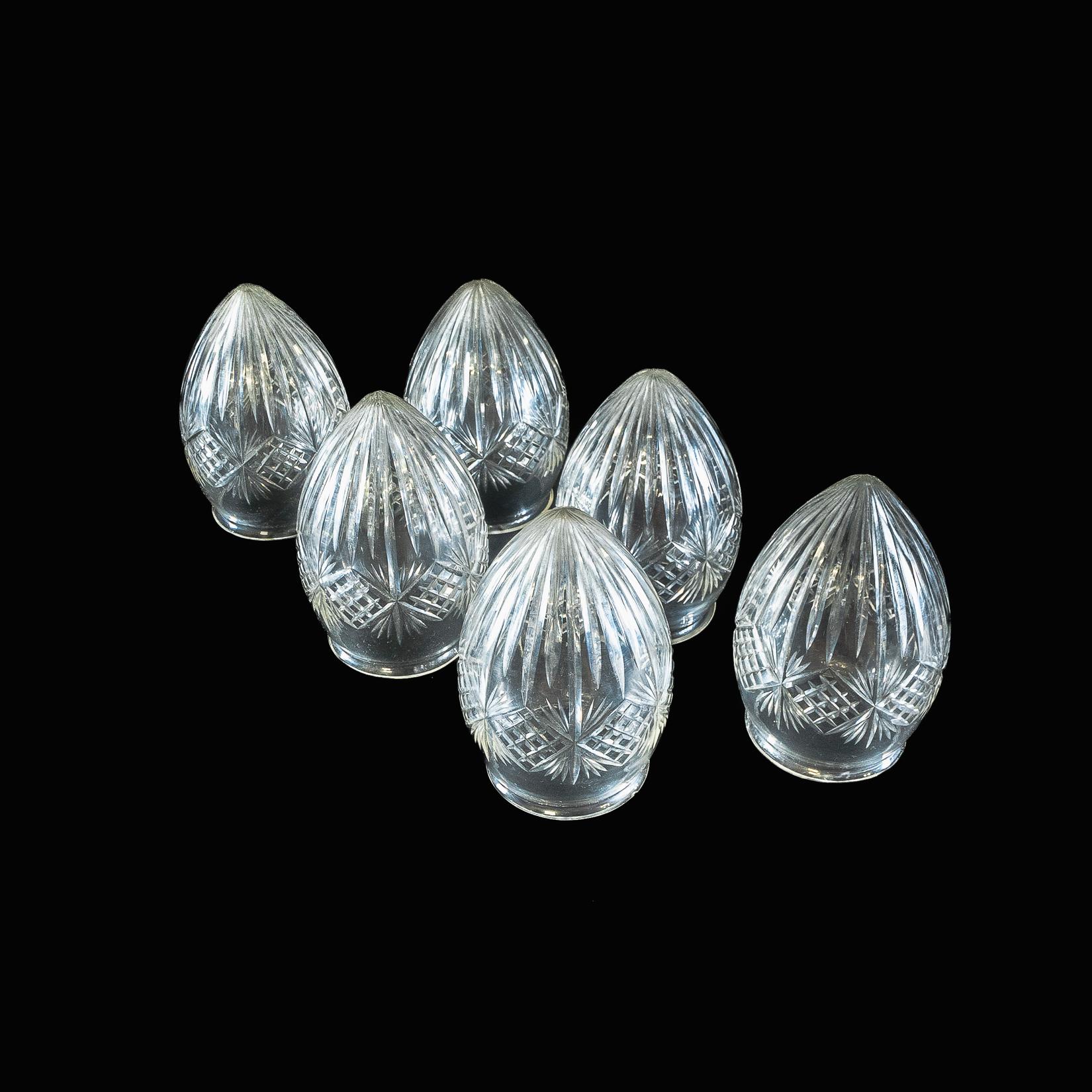 Ein Satz von sechs Ananas-Glasschirmen mit kompliziertem Design (20. Jahrhundert) im Angebot