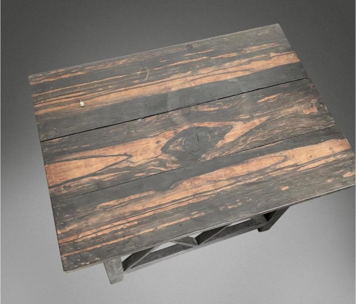 Verni Un ensemble de six tables d'appoint en vente
