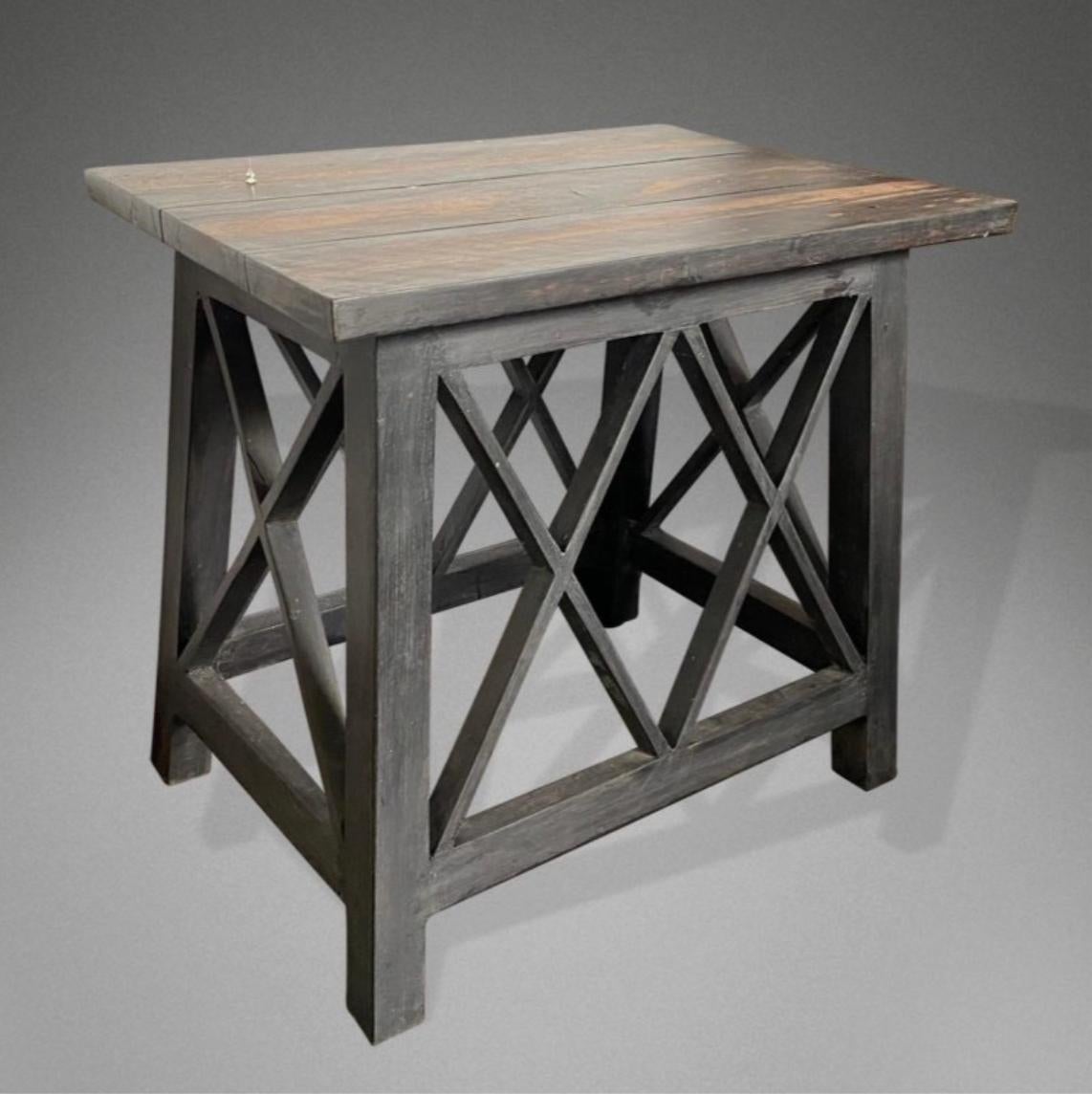 Un ensemble de six tables d'appoint Excellent état - En vente à London, GB