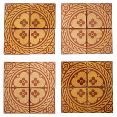 Un juego de dieciséis azulejos florales de W. Godwin, recuperados y pintados con encáustica