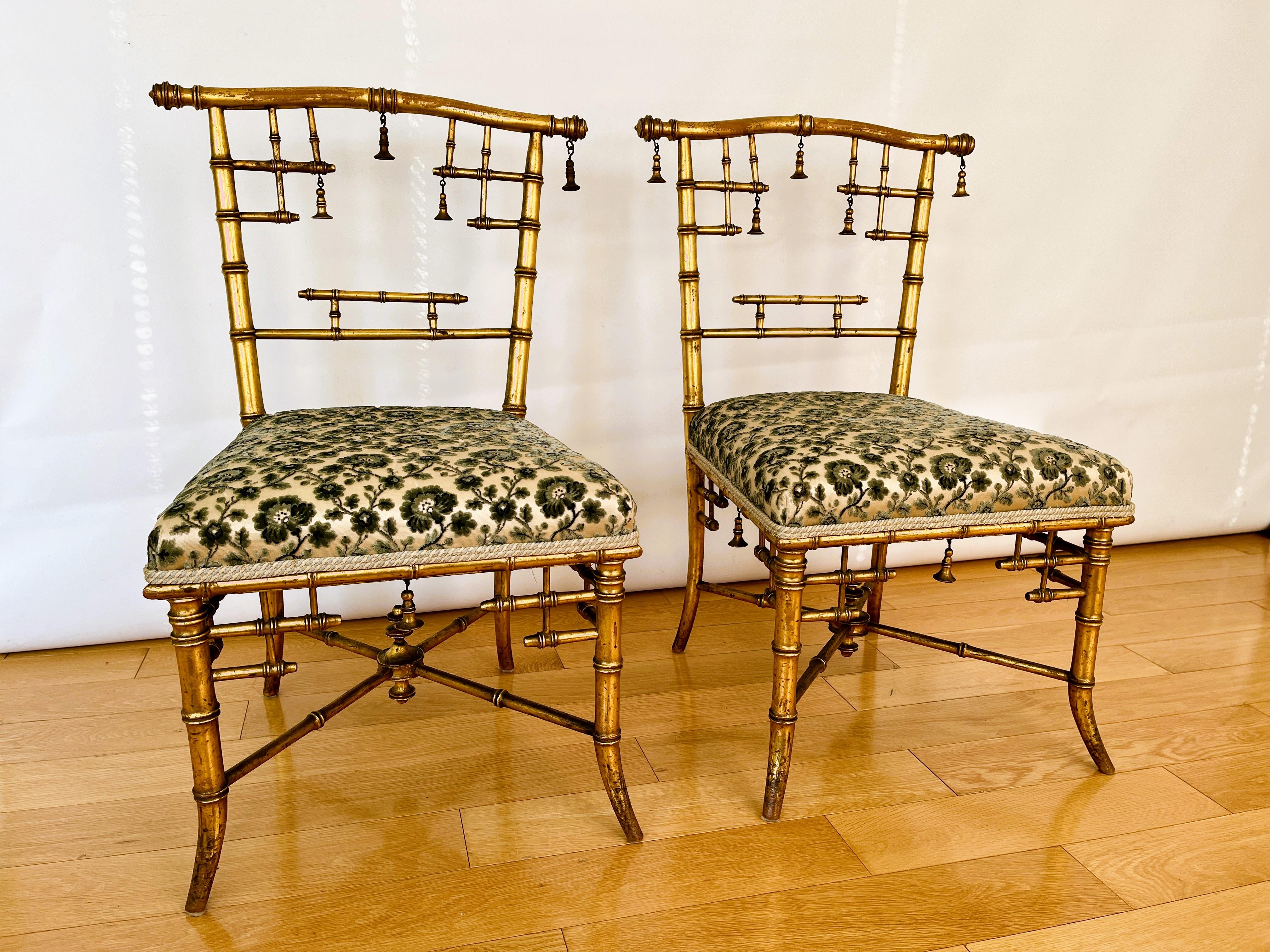 Ensemble de petites chaises de salon antiques en vermeil en vente 1