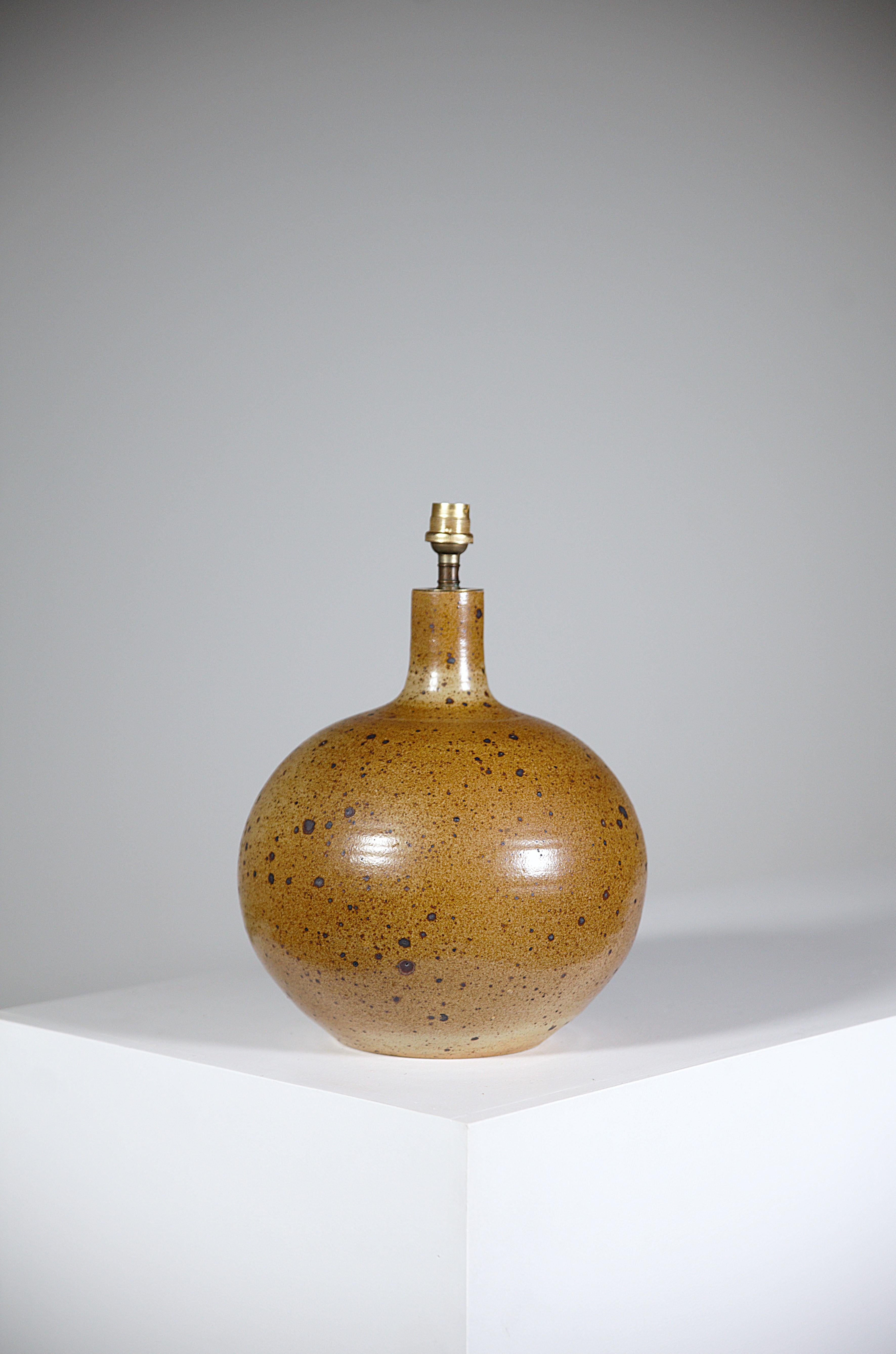 Conjunto de lámparas de gres Francia 1970.

Todas las lámparas están en buen estado y funcionan.

Tamaño : De izquierda a derecha :

- H : 18cm L : 17cm
- H : 35cm L : 25,5cm
- H : 20,5cm L : 12,5cm
- H : 19cm L : 15cm
- H : 27,5cm L : 21cm
- H :