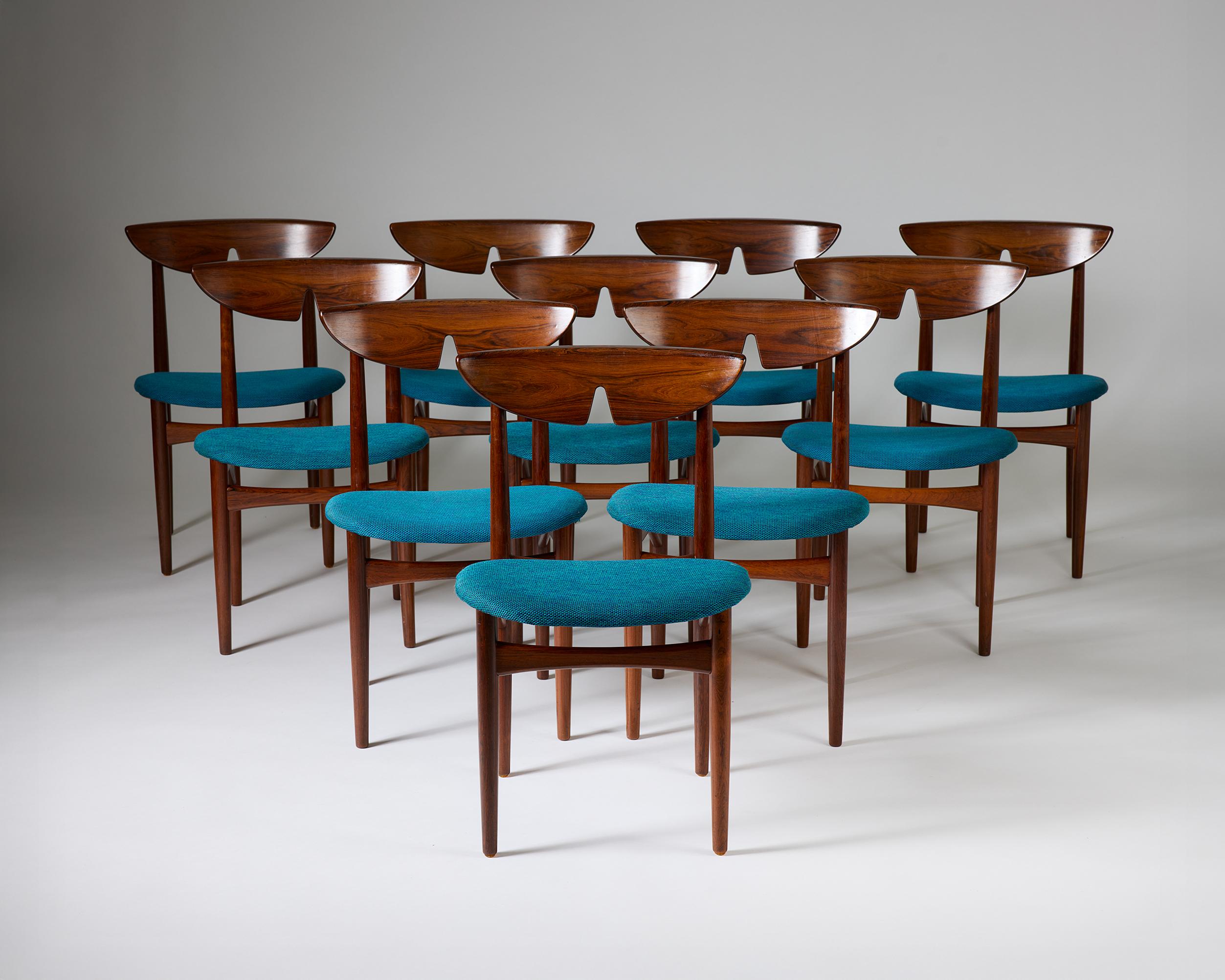 Ein Satz von zehn Esszimmerstühlen aus Palisanderholz, entworfen von Kurt Østervig in Dänemark in den 1960er Jahren. Die aus reich gemasertem Palisanderholz gefertigten Stühle verkörpern die Harmonie von skulpturaler Form und funktionaler Eleganz,