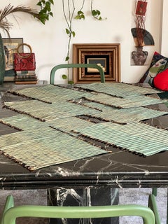 Ein Satz thailändischer Seidentische und Läufer und Läufer, frühes 21. Jahrhundert