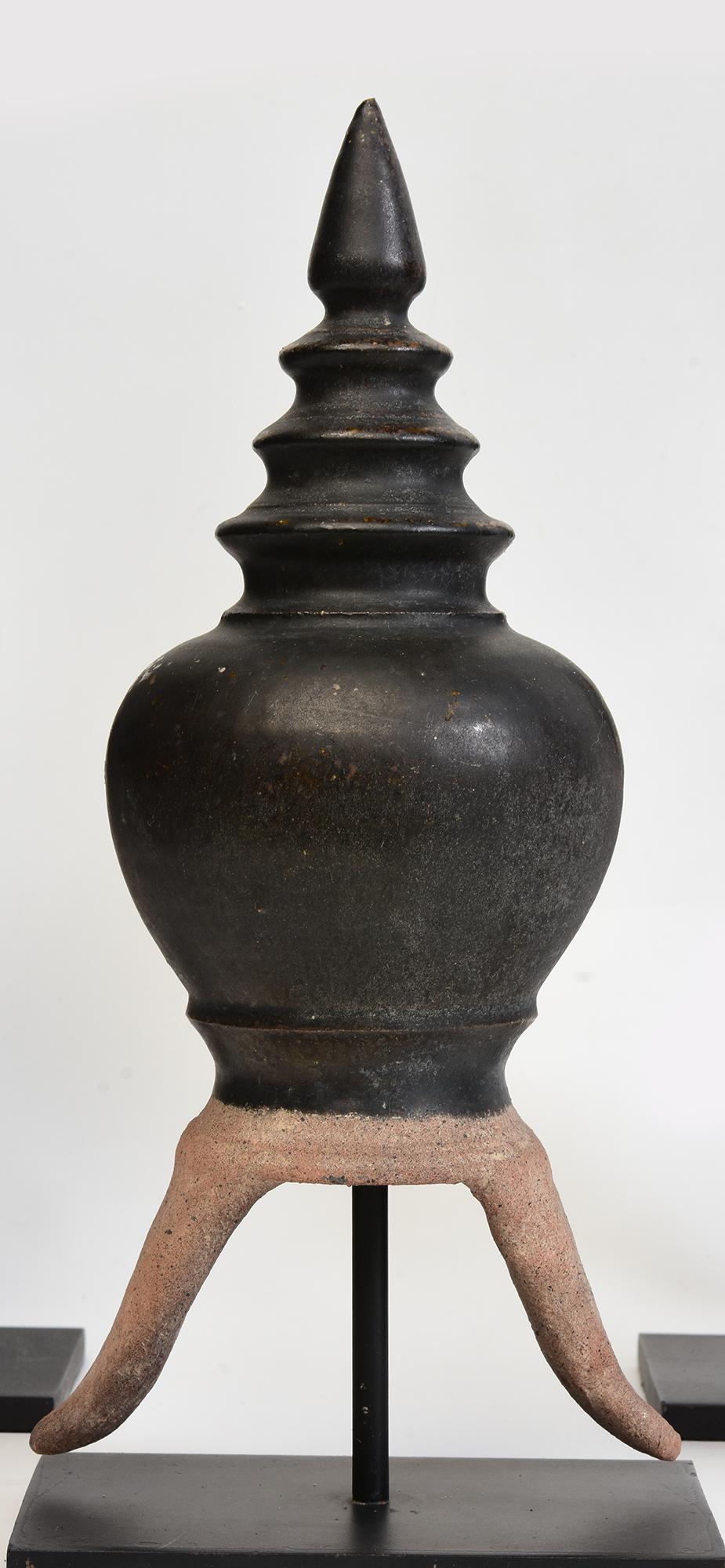 20th Century A Set of Thai Stoneware Ceramic Roof Ridge Decoration For Sale