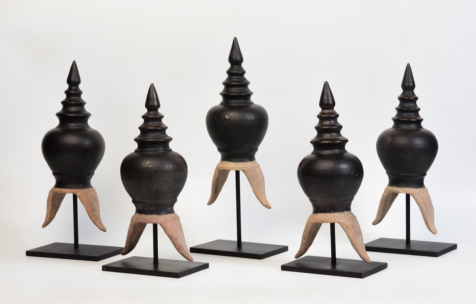 A Set of Thai Stoneware Ceramic Roof Ridge Decoration For Sale 4