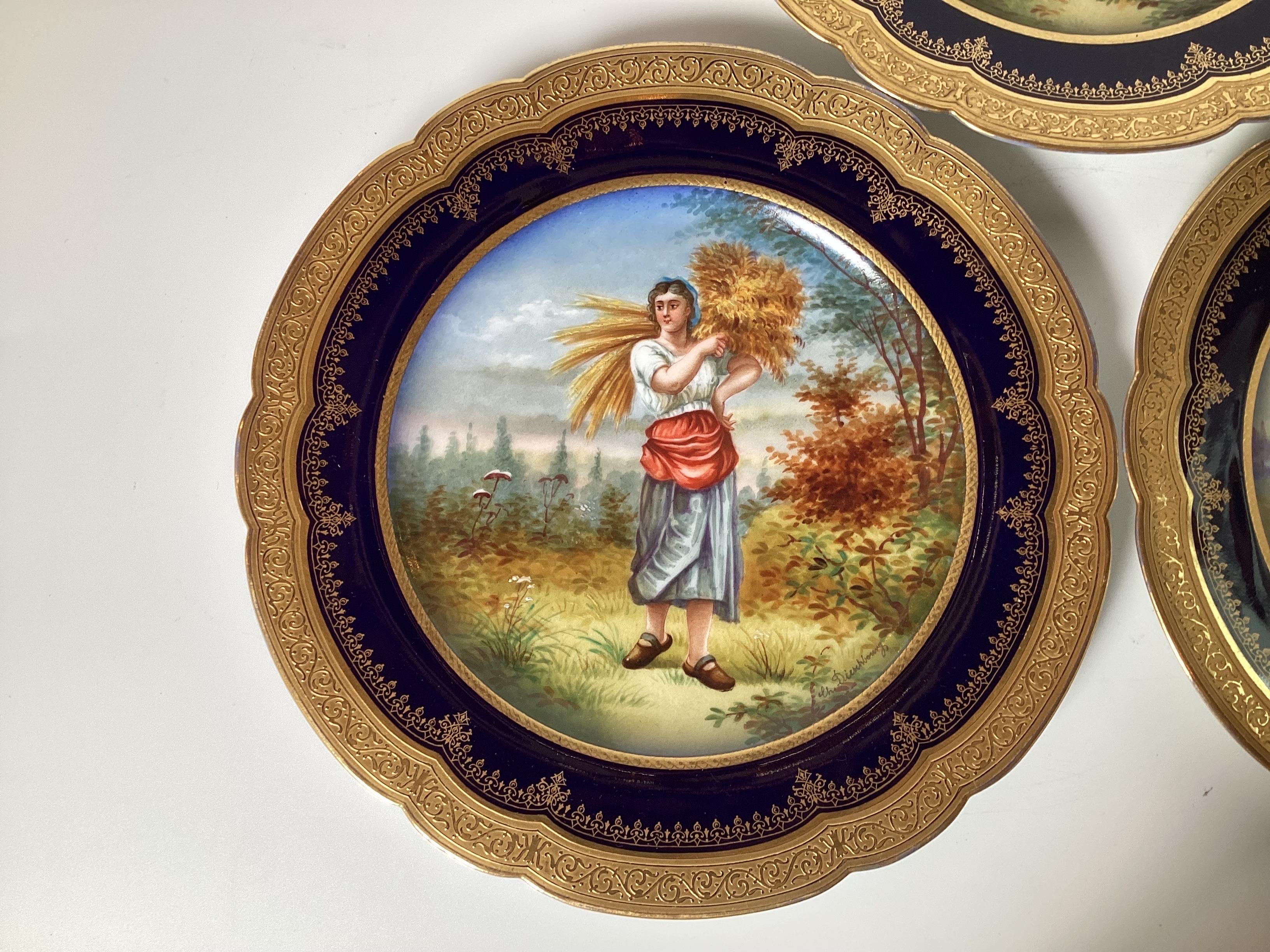 Milieu du XIXe siècle Ensemble de trois assiettes de cabinet en porcelaine de Sèvres des années 1840 en vente