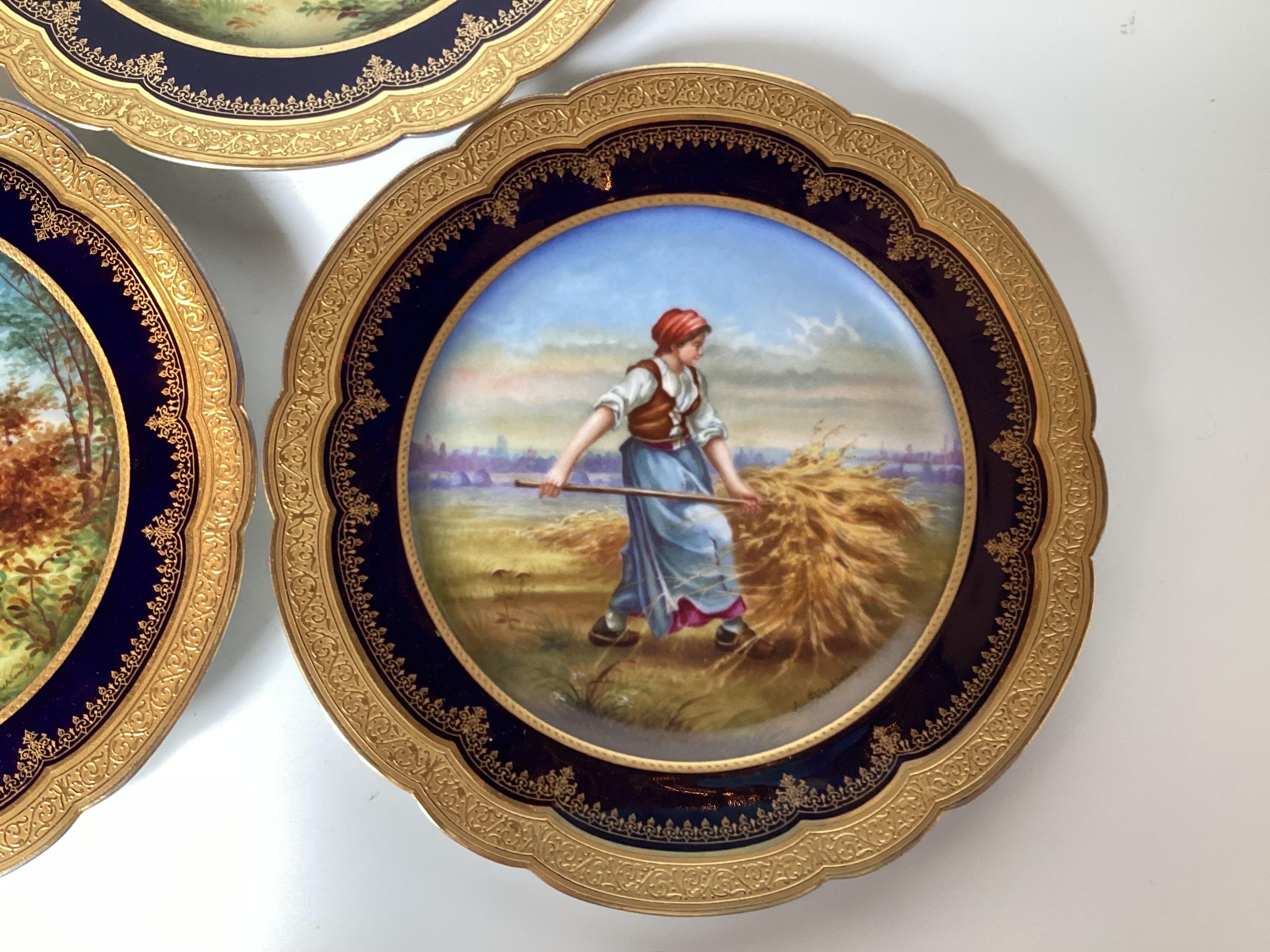 Ensemble de trois assiettes de cabinet en porcelaine de Sèvres des années 1840 en vente 1