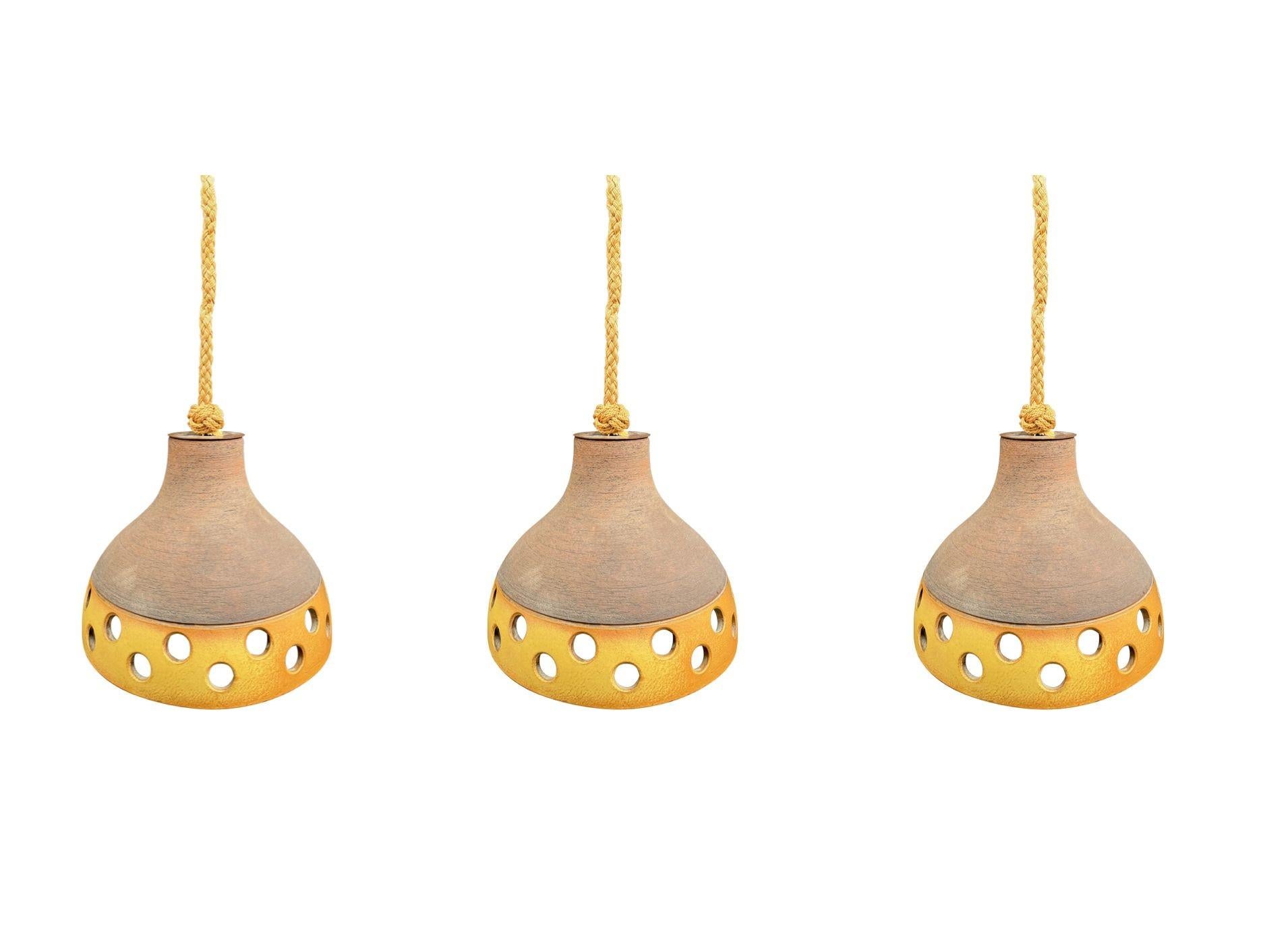Ensemble de trois plafonniers en céramique émaillée française des années 1960, suspendus à une corde en vente 12