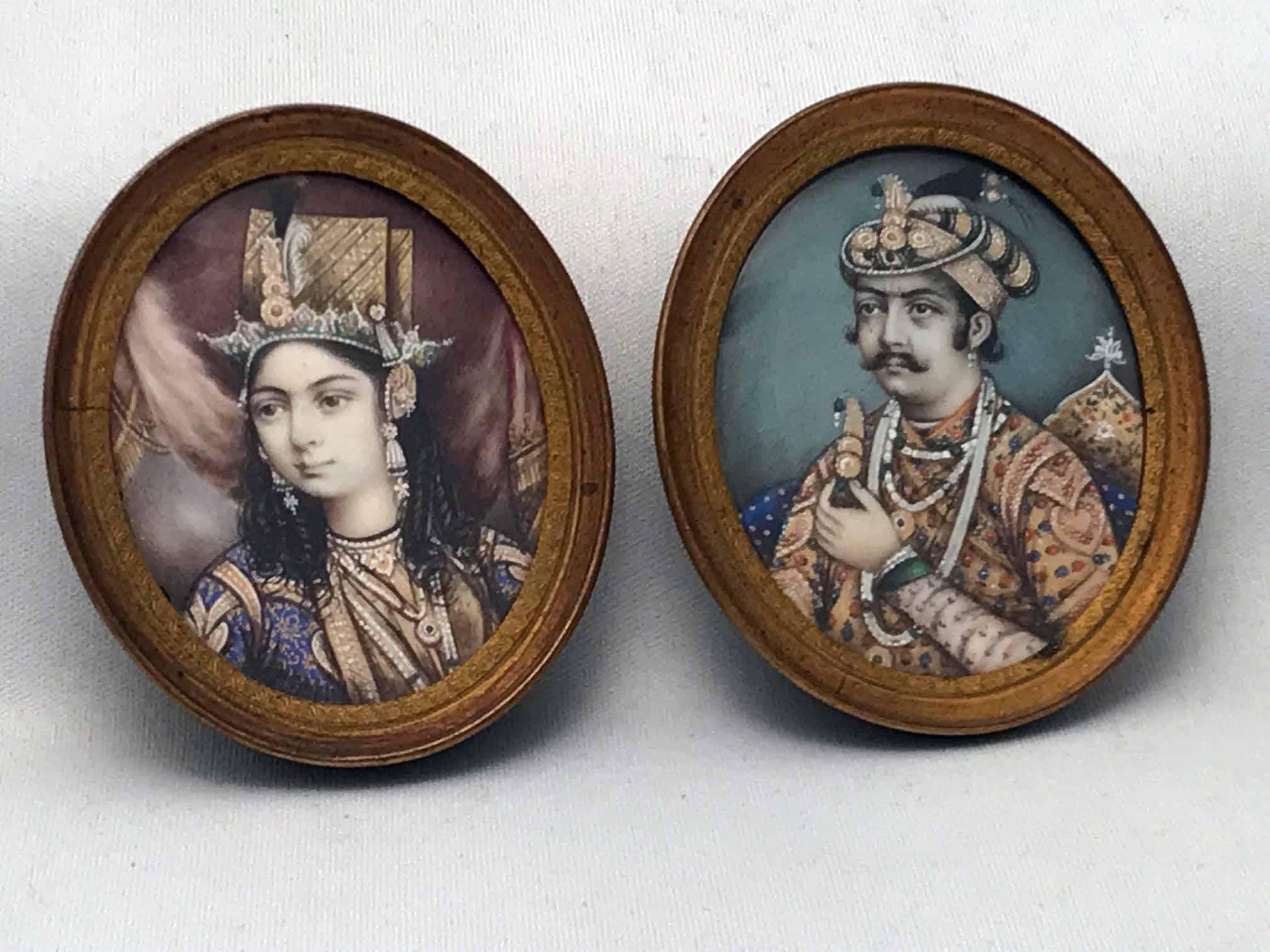 Paint Set of Three Anglo-Indian Miniatures For Sale