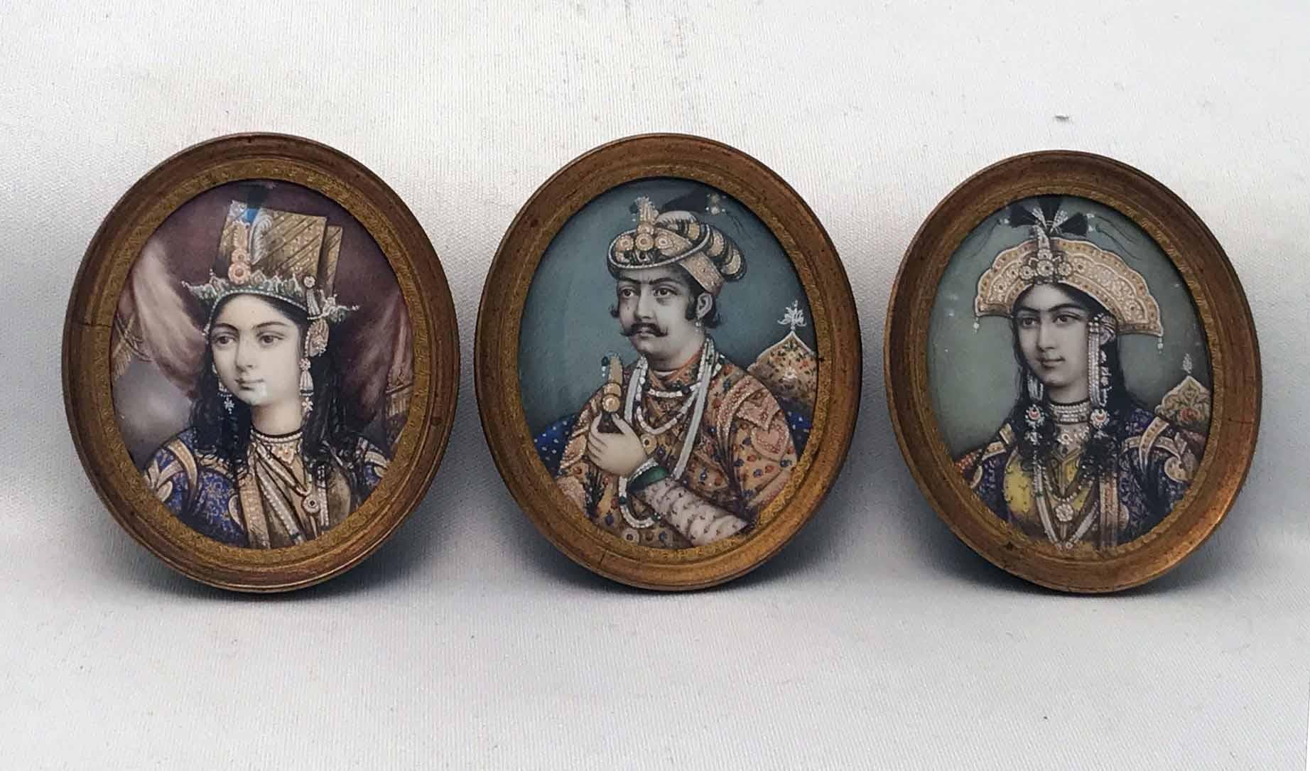 Set von drei anglo-indischen Miniaturen