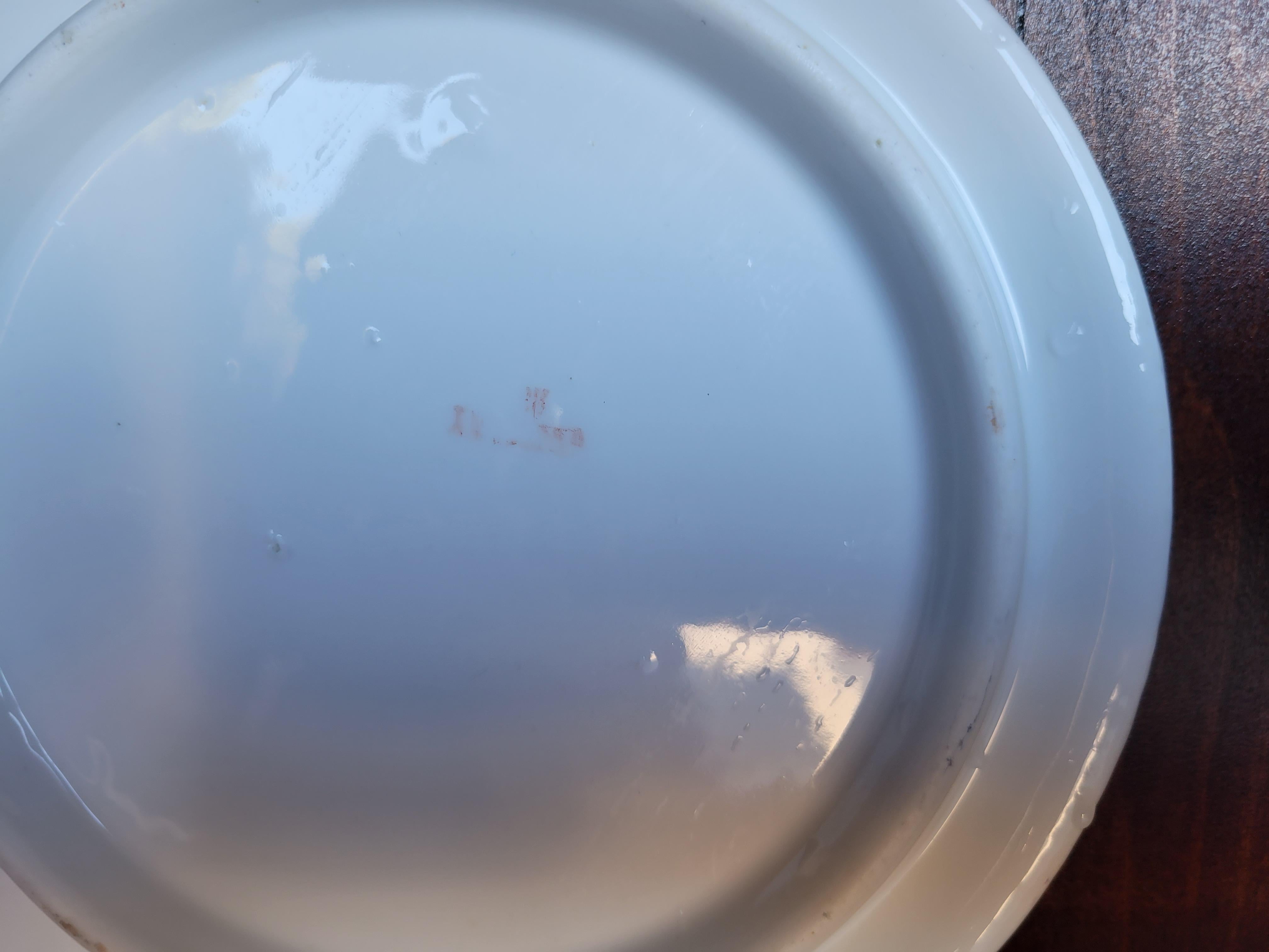 Ensemble de trois trépieds anciens en porcelaine allemande de 6,5 pouces pour théière en vente 2