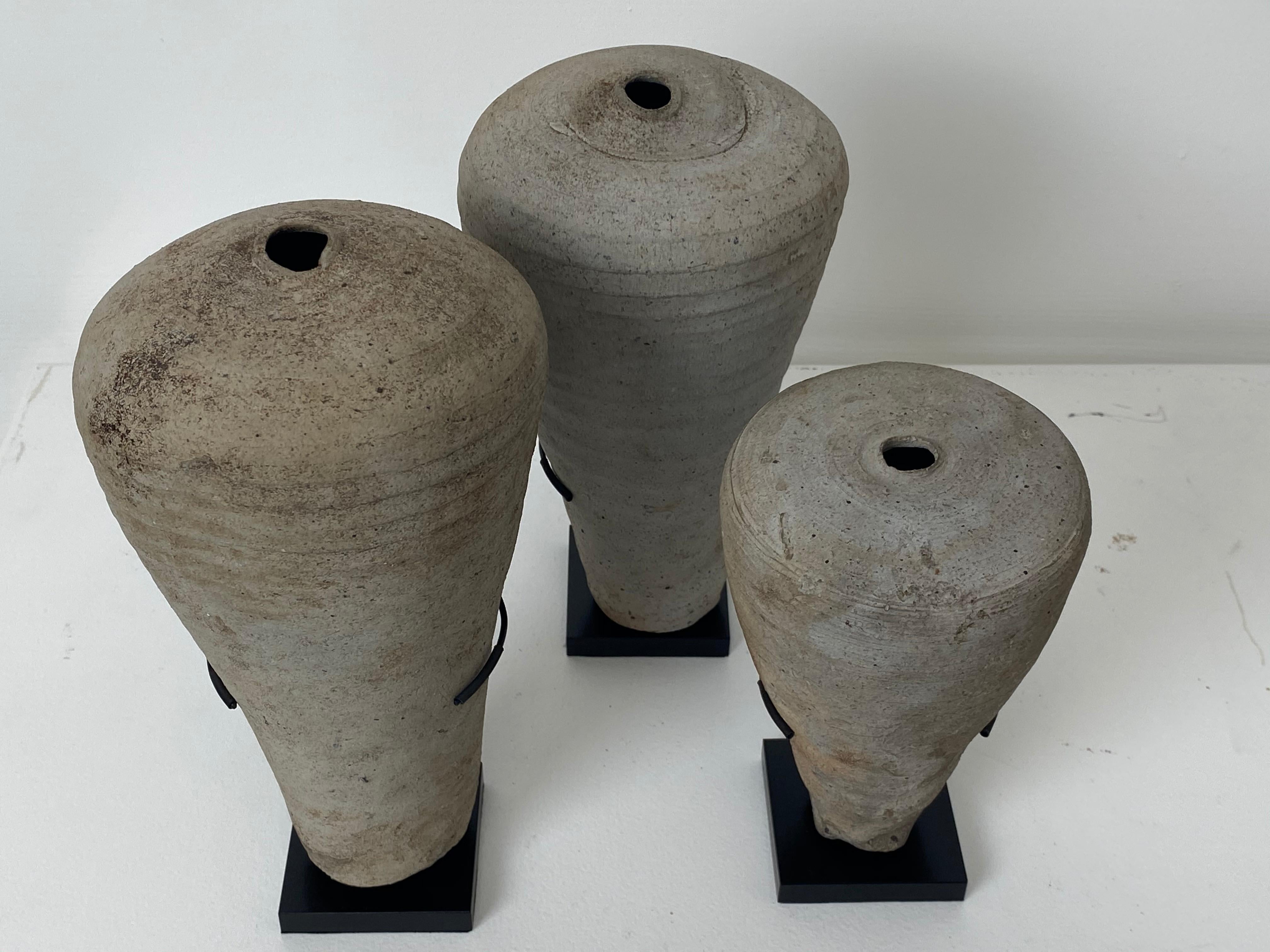 Nice set of 3 Asian oil lamps in terracotta from Thailand,
nice grey and natural patina, mounted on a metal stand
20th century
Different sizes:
21 cm high, 12 cm diameter
22 cm high, 12 cm diameter
16 cm high, 10 cm diameter.