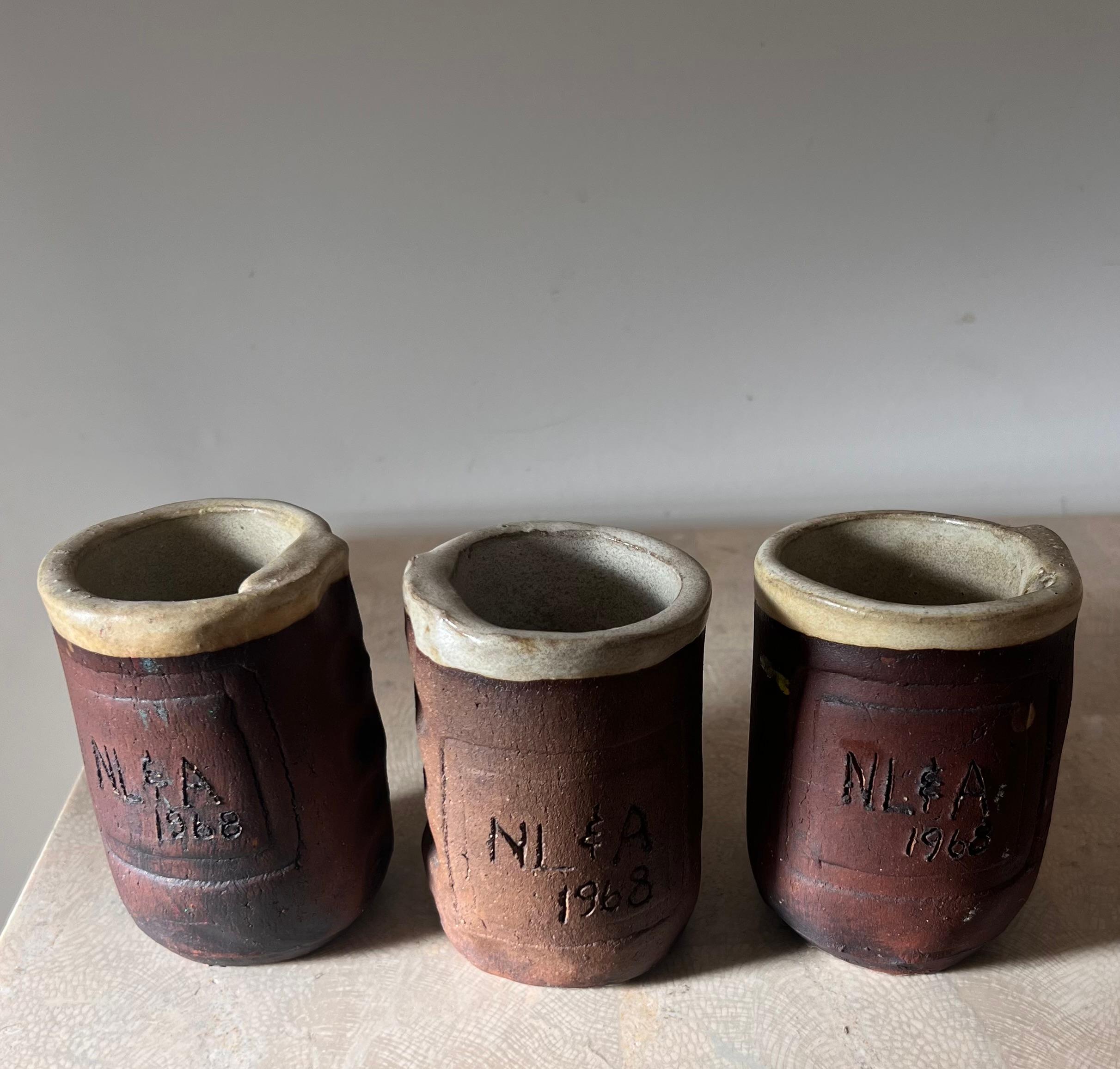 Juego de tres vasijas de cerámica artística de Studio A, 1968 Hecho a mano en venta