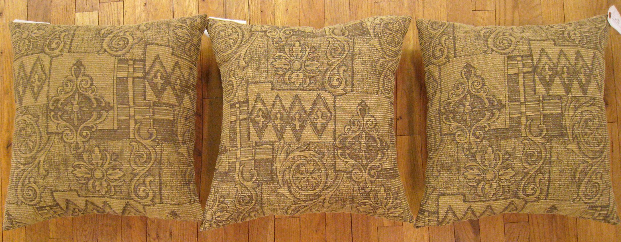 A Set of Vintage Floro-geometric Fabric Pillows ; size 1'8” x 1'6” Each.

A vintage american pillows with geometric abstracts in a beige central field, size 1'8” x 1'6” each. This lovely decorative pillow features a vintage fabric of a American