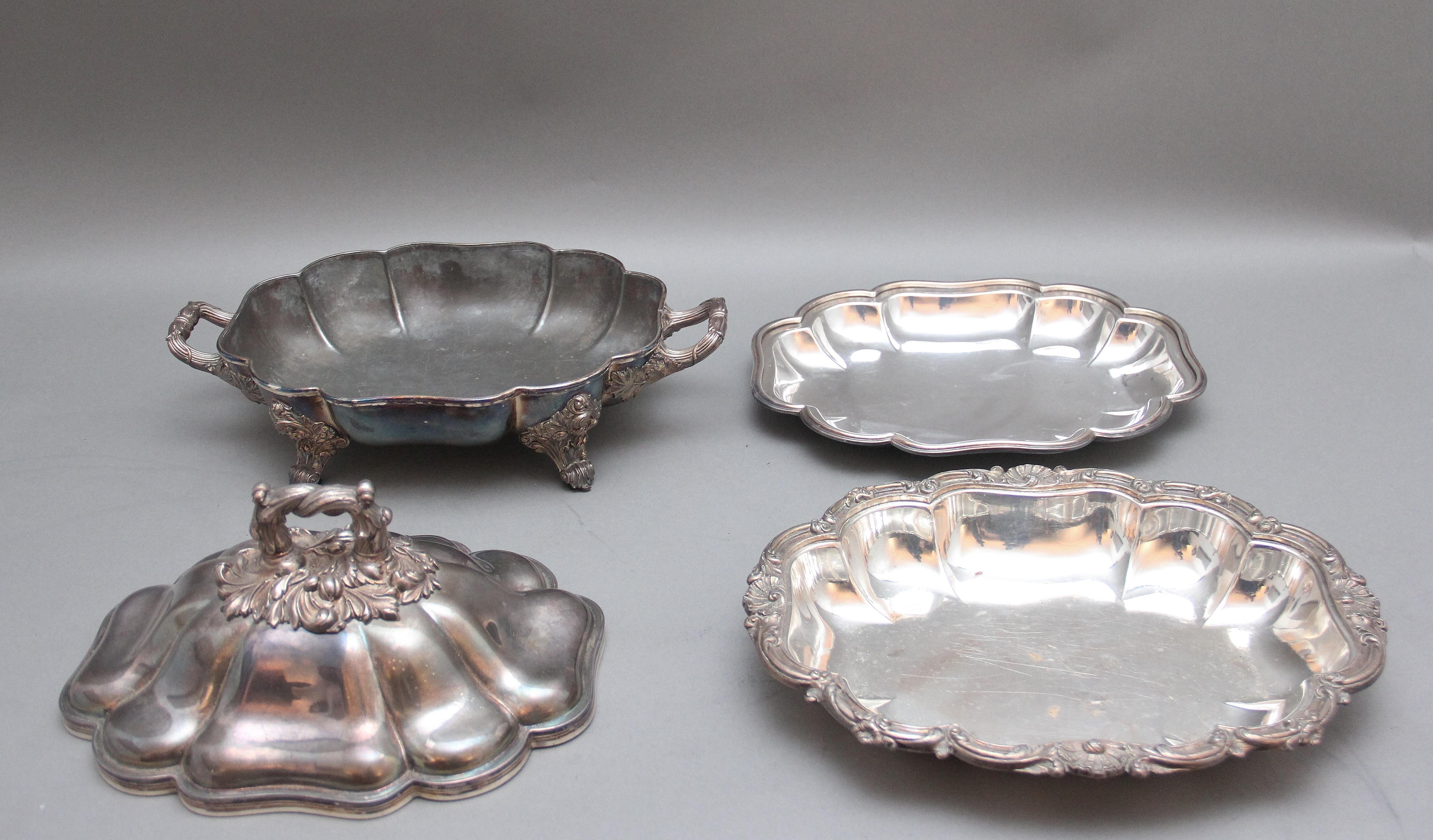 A set of three early 19th Century silver plated Old Sheffield tureens For Sale 2