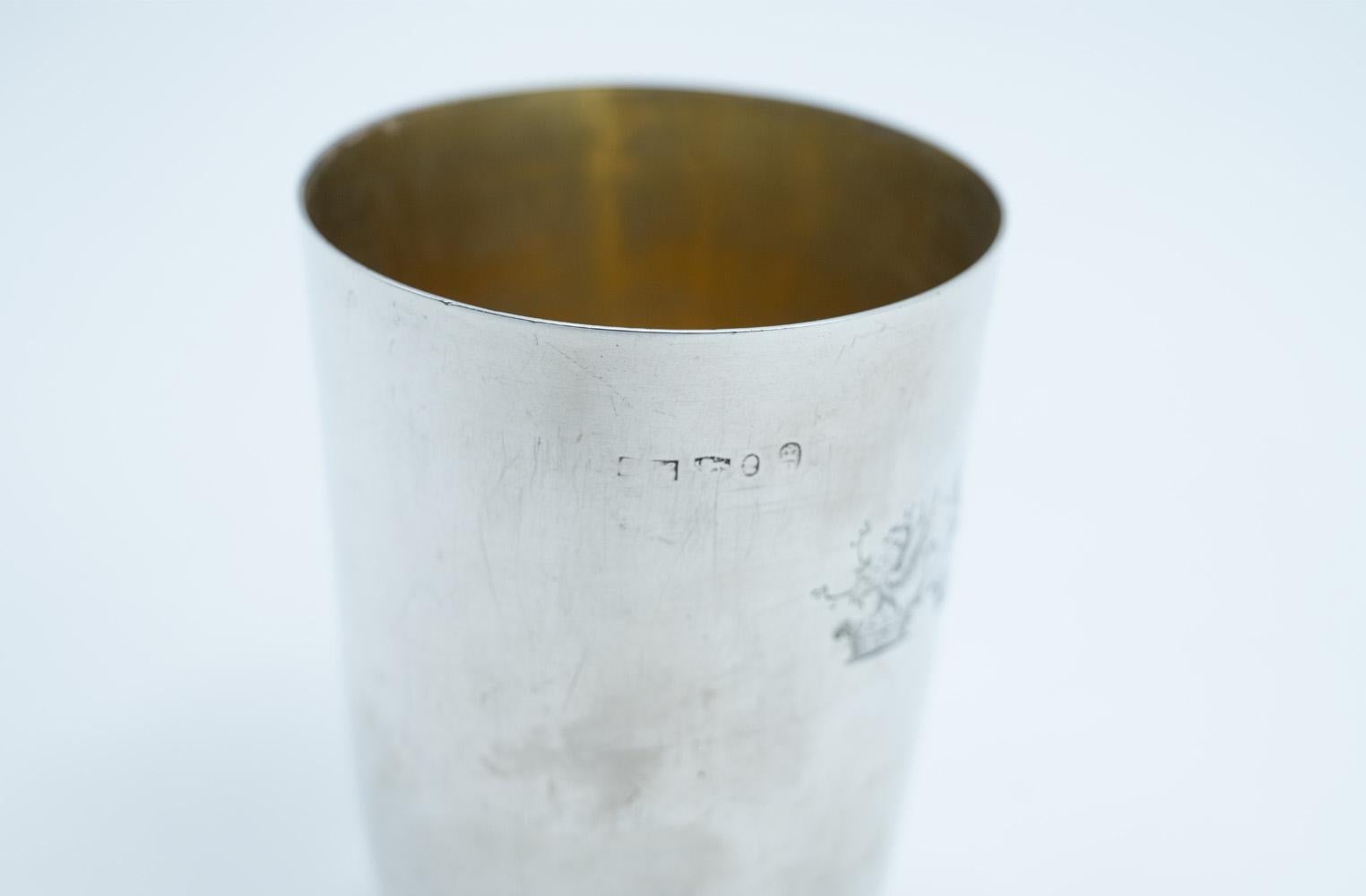 A Set of Three George III Silver Nesting Beakers, London, circa 1800 In Good Condition For Sale In New York, NY